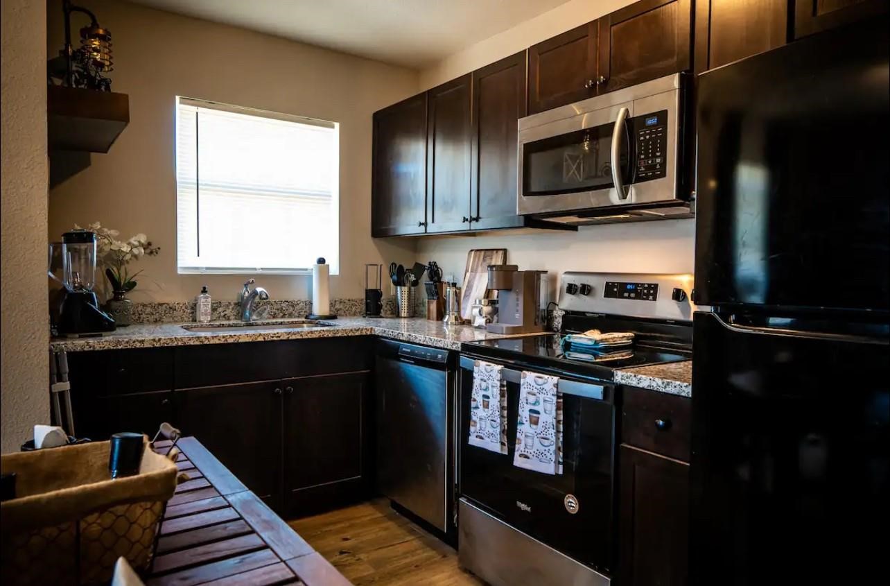 2415 Mcgowen Street Property Photo 2