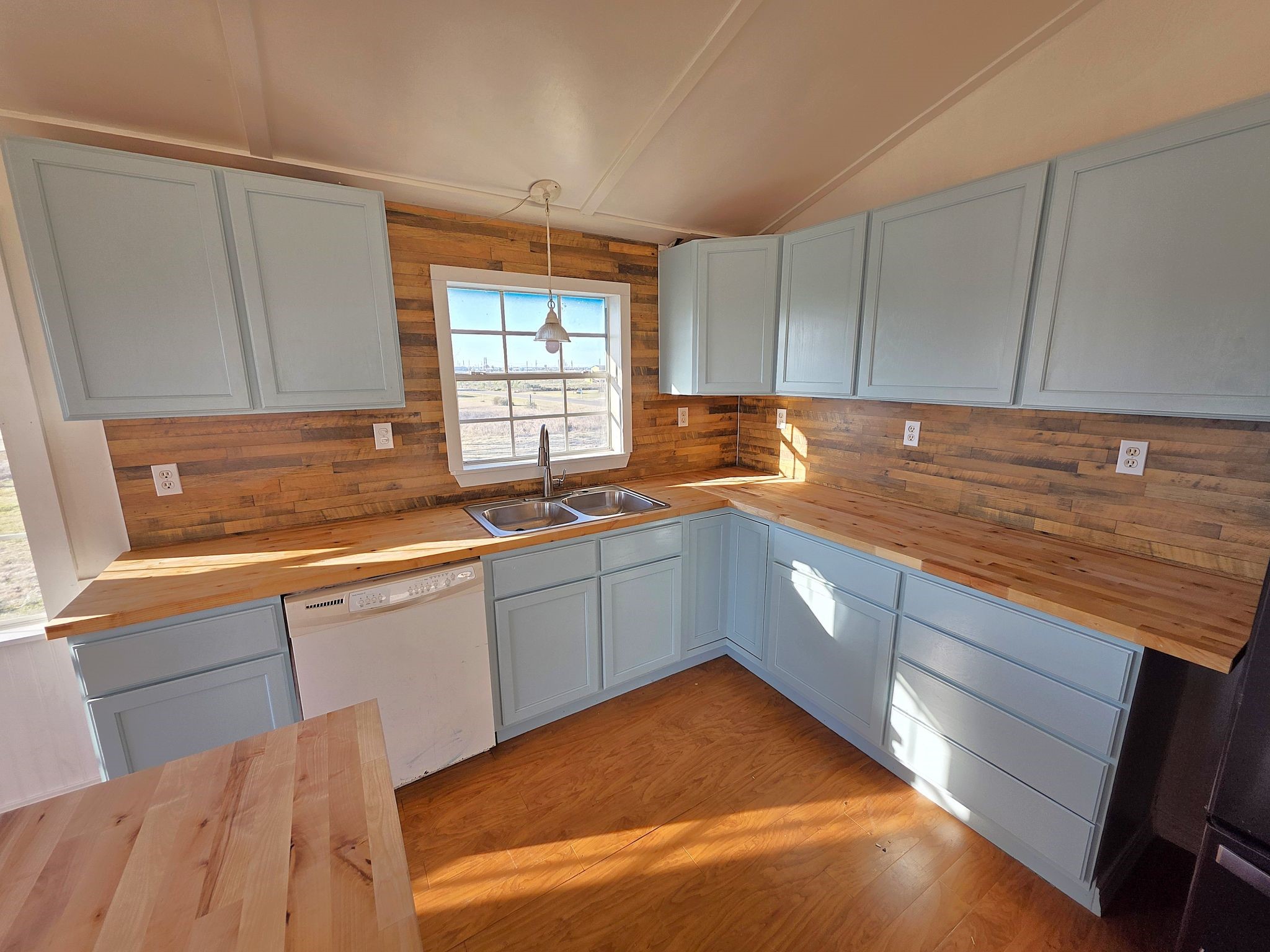 405 Blue Water Boulevard Property Photo 14