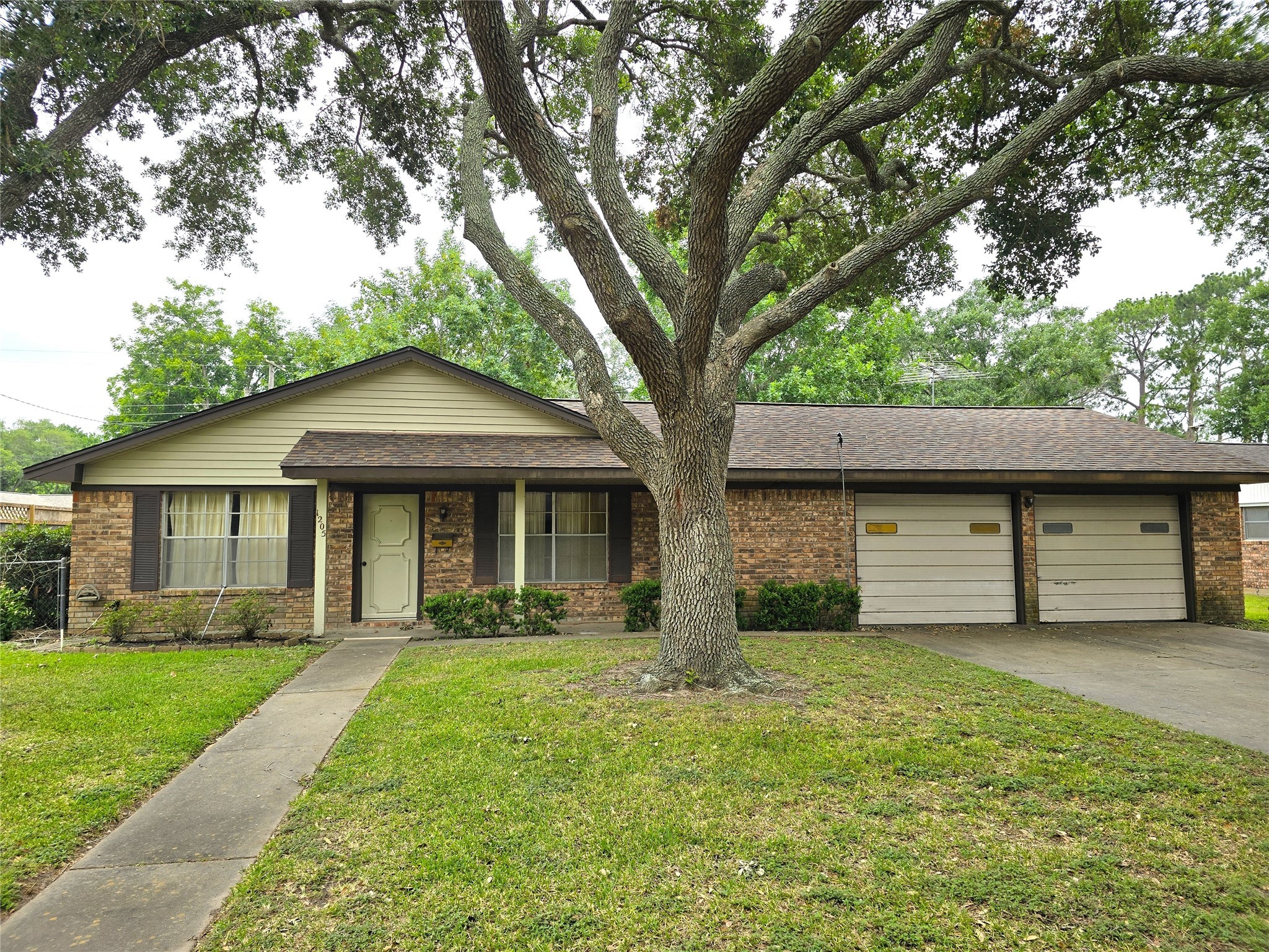 1205 Appling Street Property Photo 1