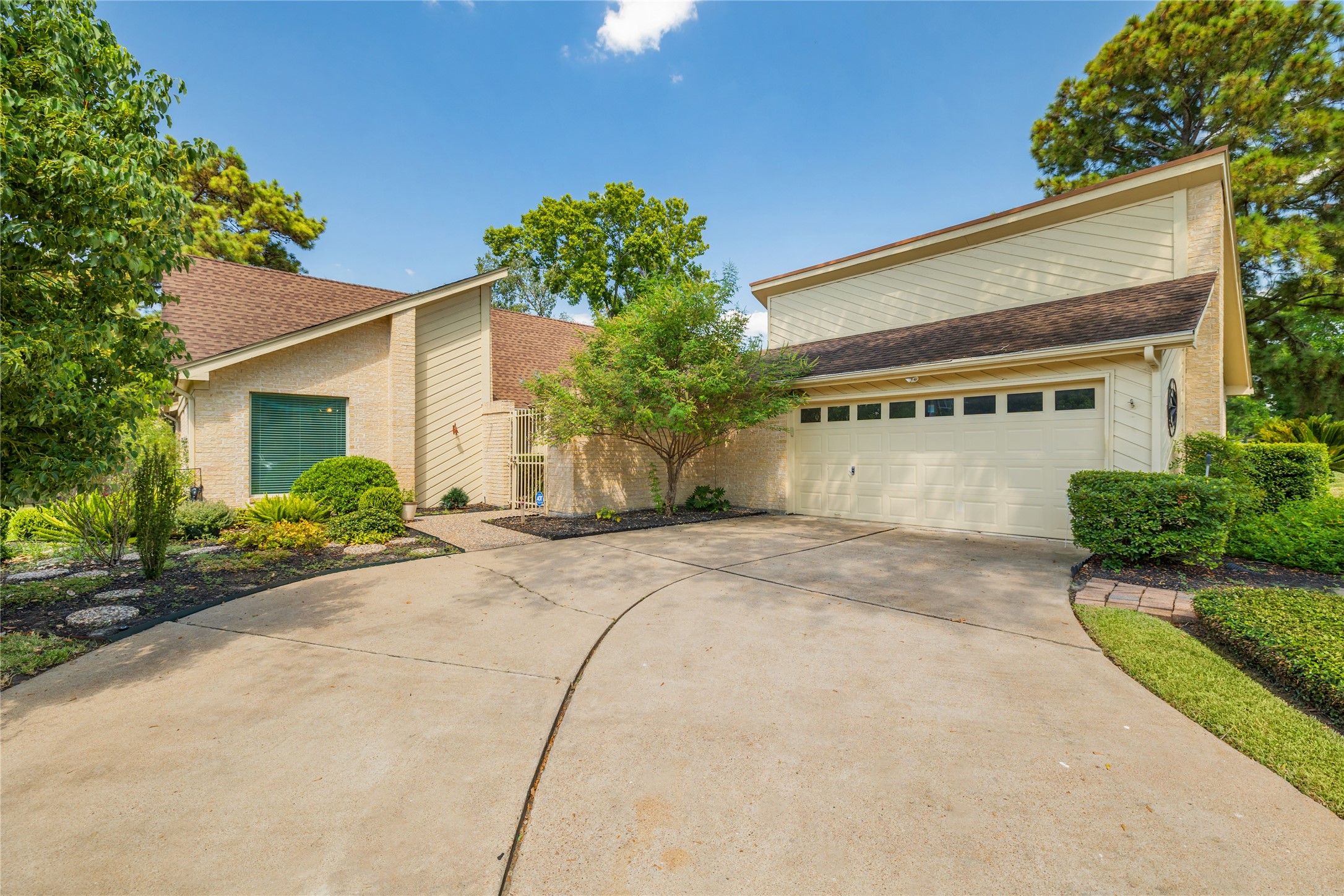18202 Widcombe Drive Property Photo 1