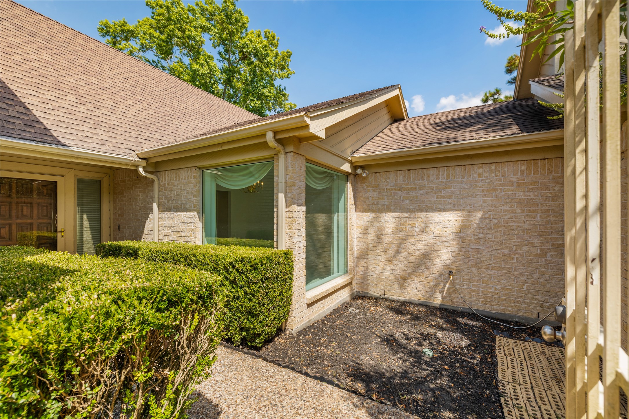 18202 Widcombe Drive Property Photo 3
