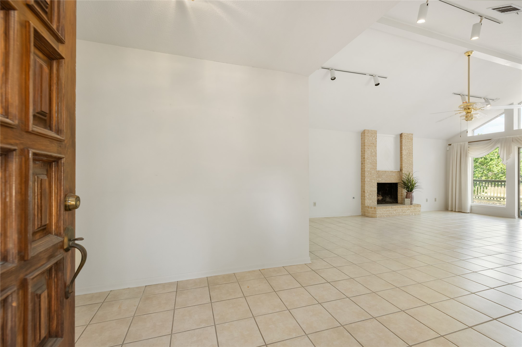 18202 Widcombe Drive Property Photo 4