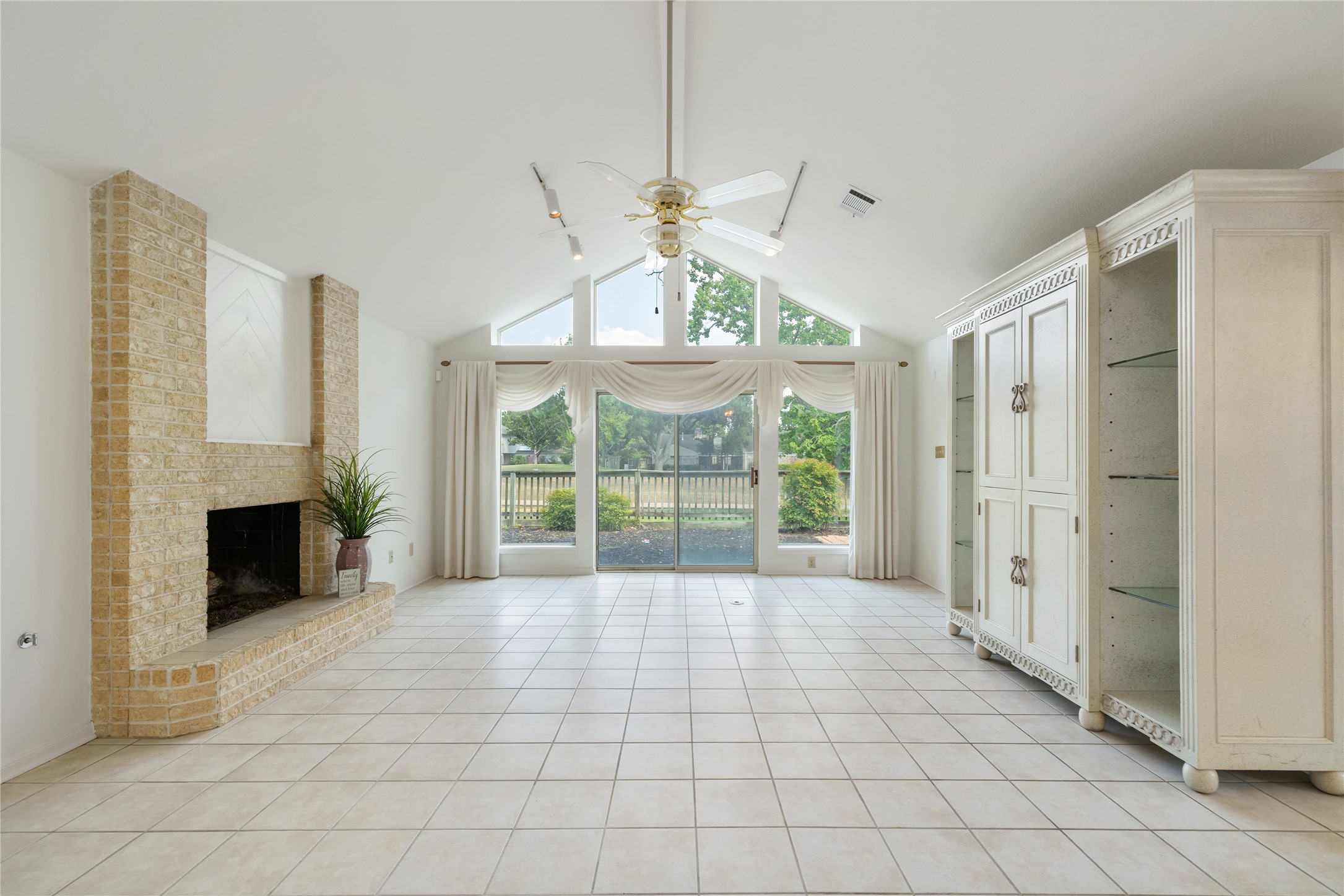 18202 Widcombe Drive Property Photo 6