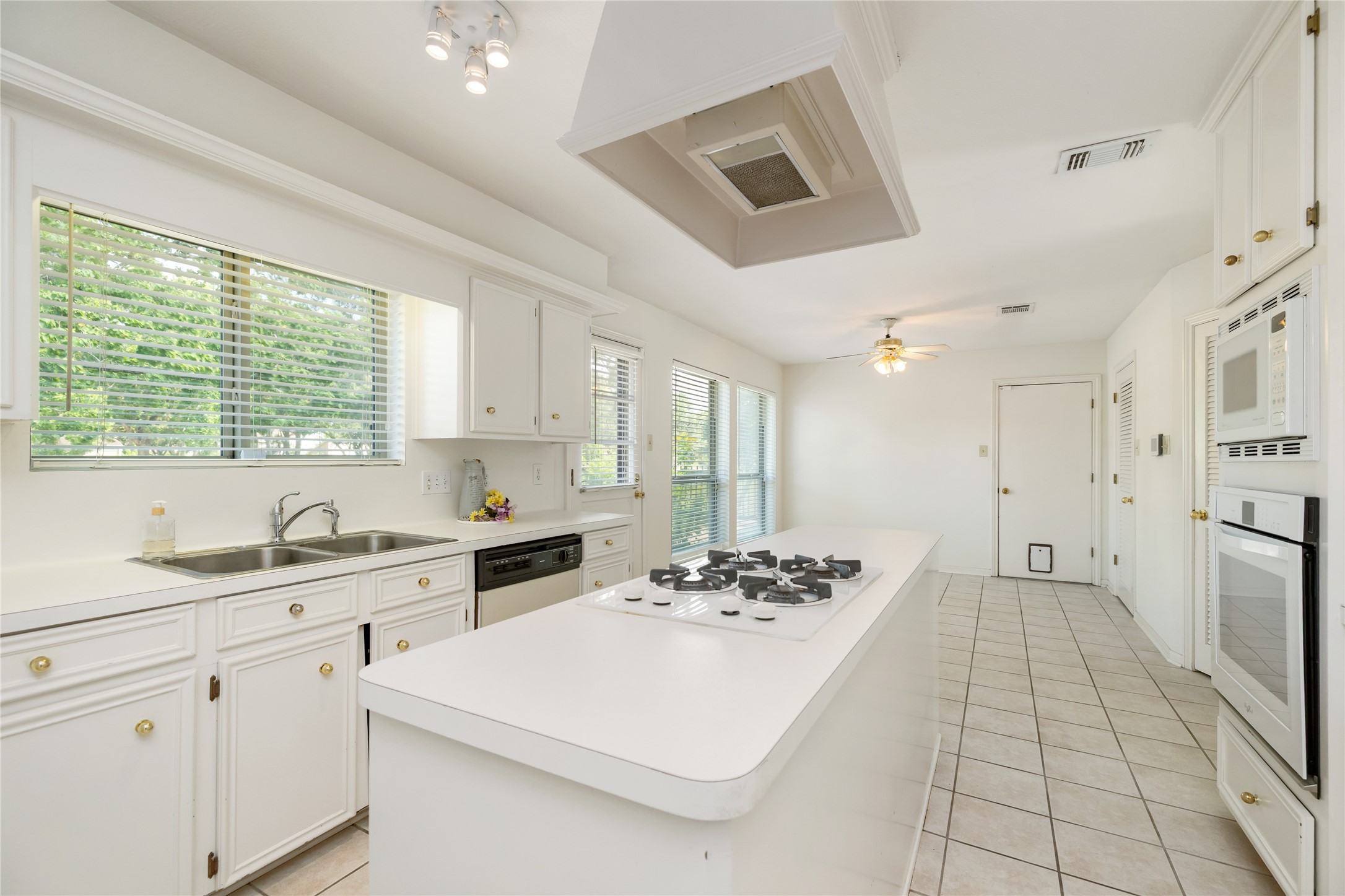 18202 Widcombe Drive Property Photo 8