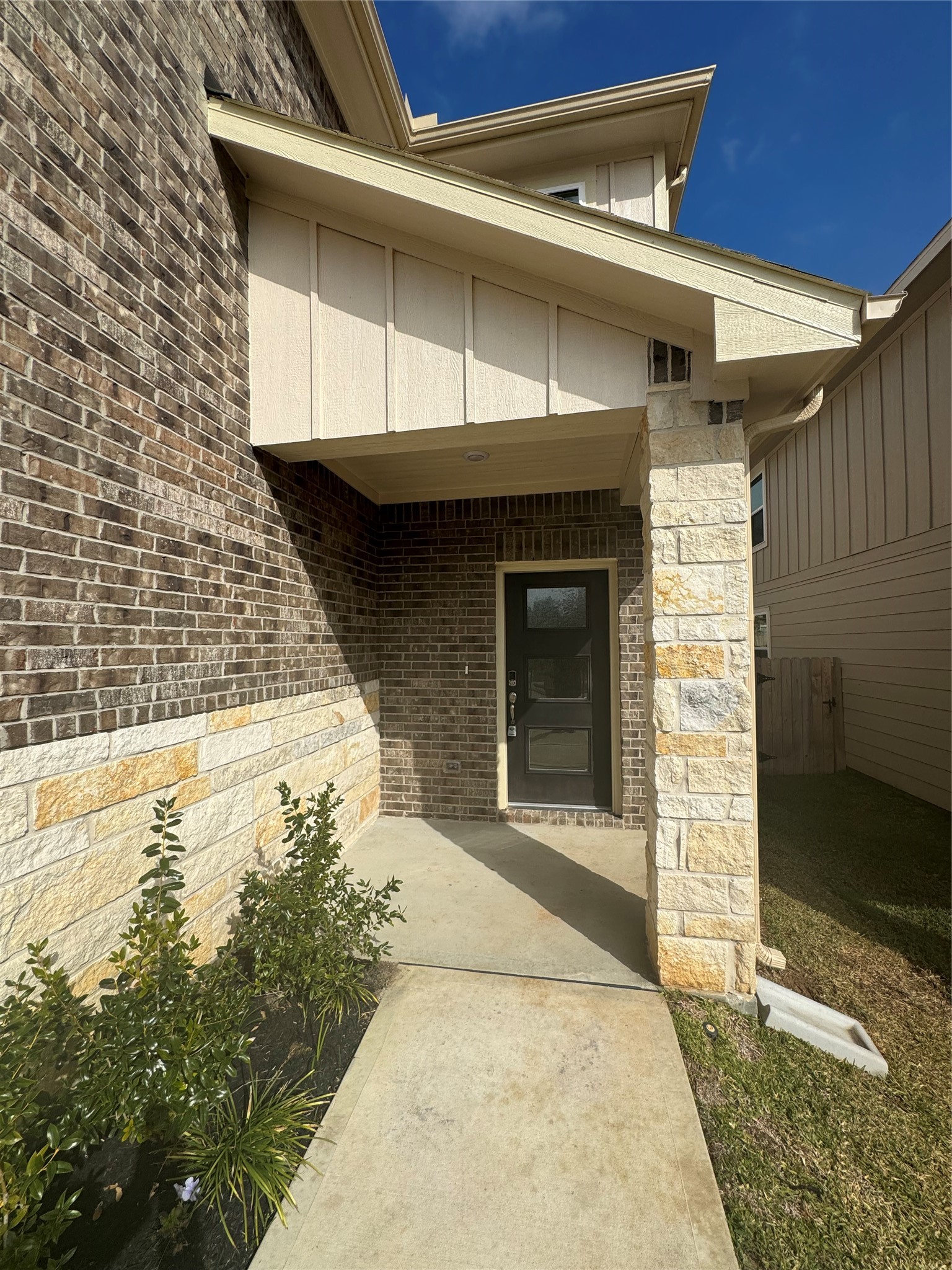18528 Meadow Point Lane Property Photo 3