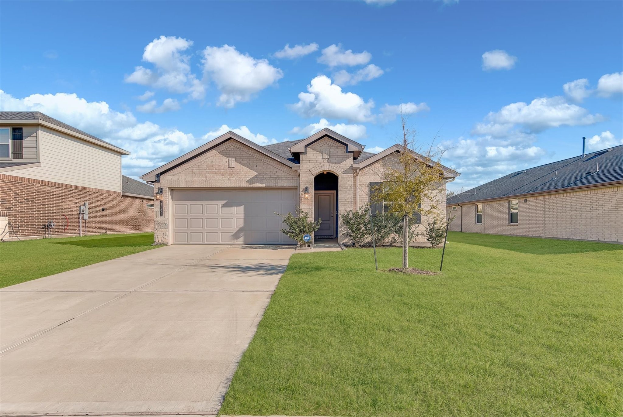 10002 Palm Royal Drive Property Photo 1