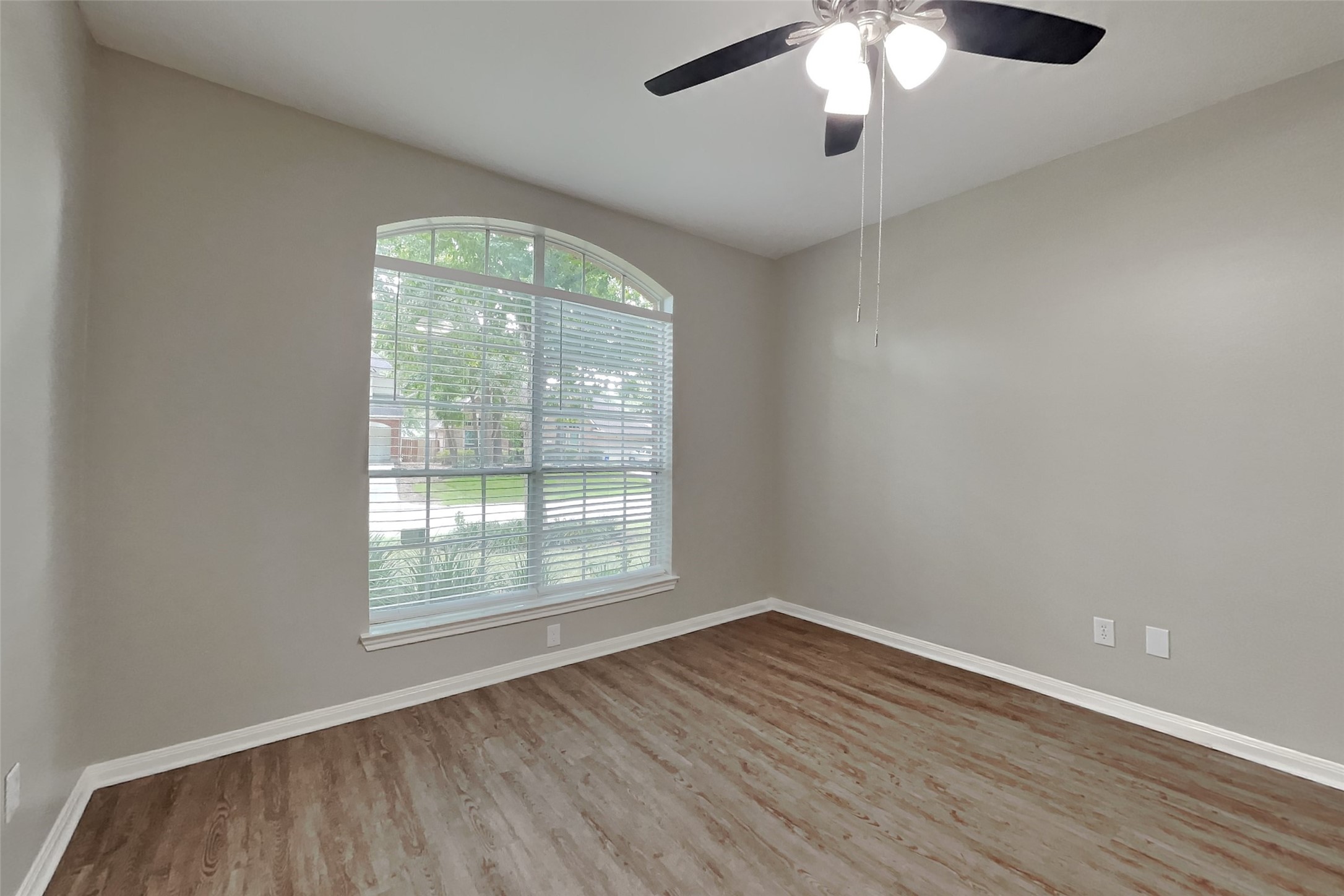 2922 Maple Bend Drive Property Photo 3