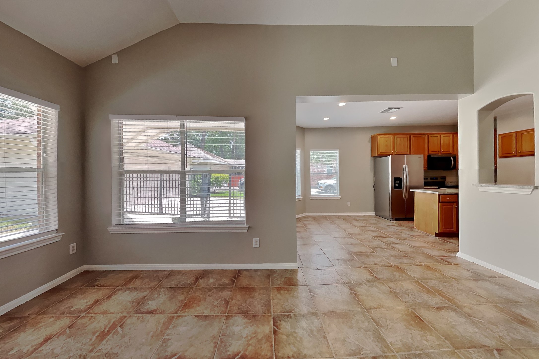 2922 Maple Bend Drive Property Photo 4