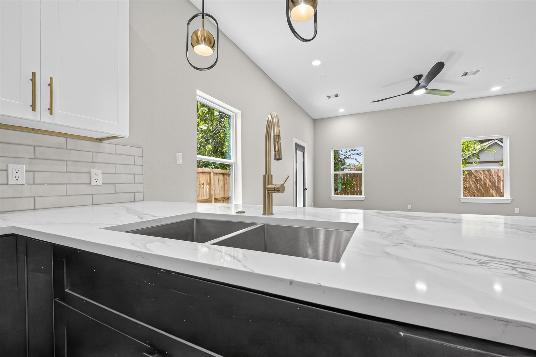 415 Neyland Street Property Photo 10