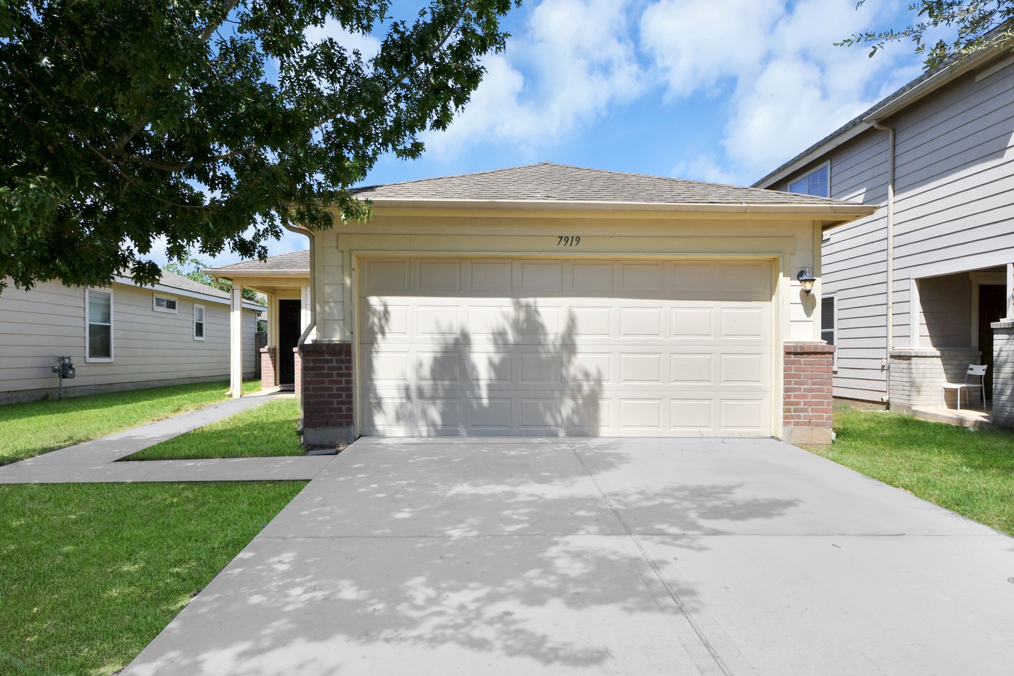 7919 Cypress Edge Drive Property Photo 3