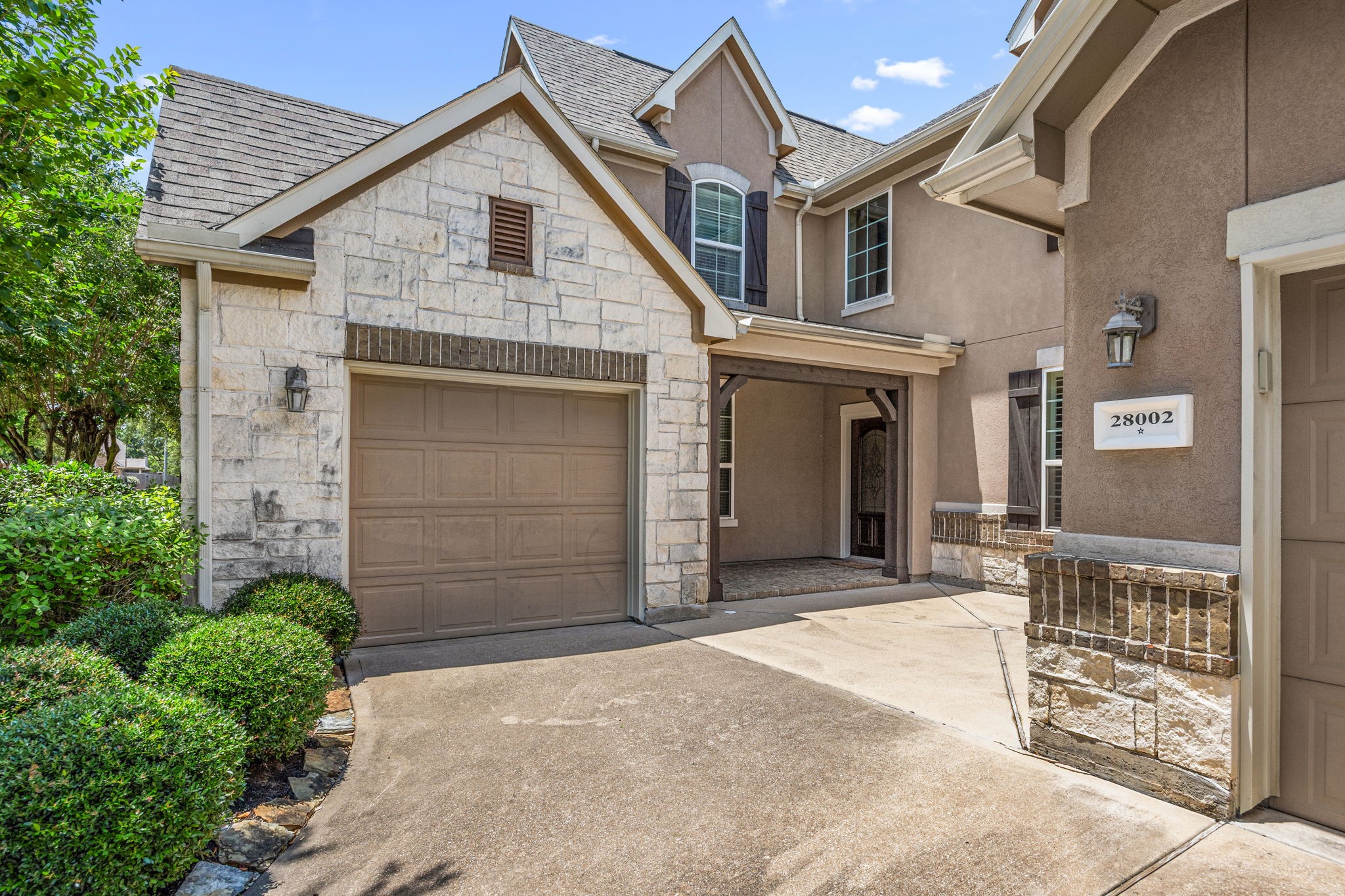 28002 Nobbe Hollow Drive Property Photo 6