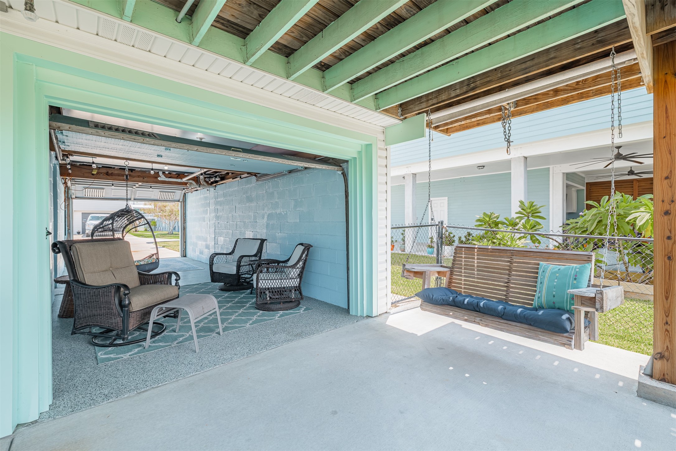 1021 Redfish Street Property Photo 4