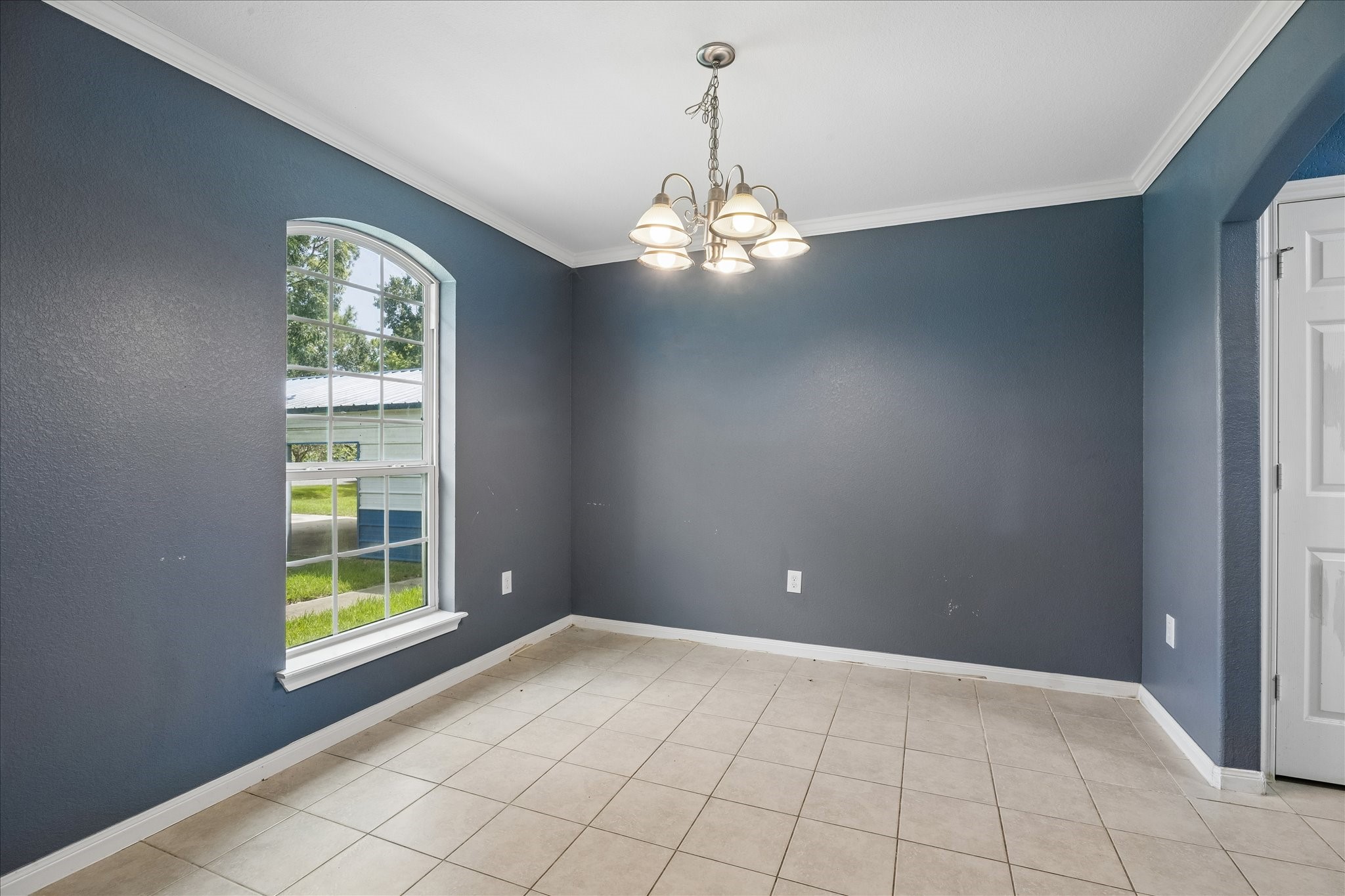 118 Tower Drive Property Photo 3