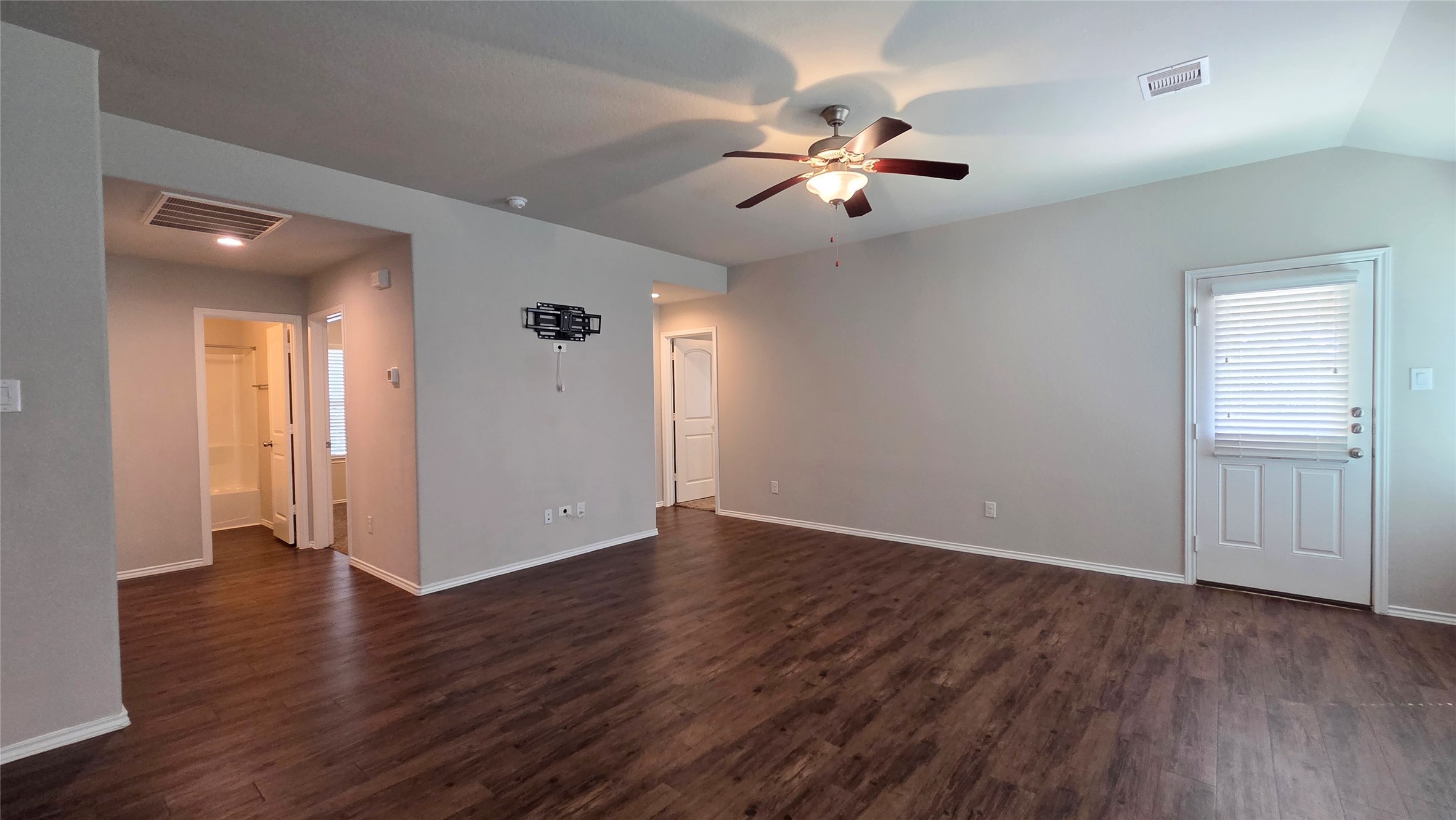 14097 Lake Crescent Drive Property Photo 6