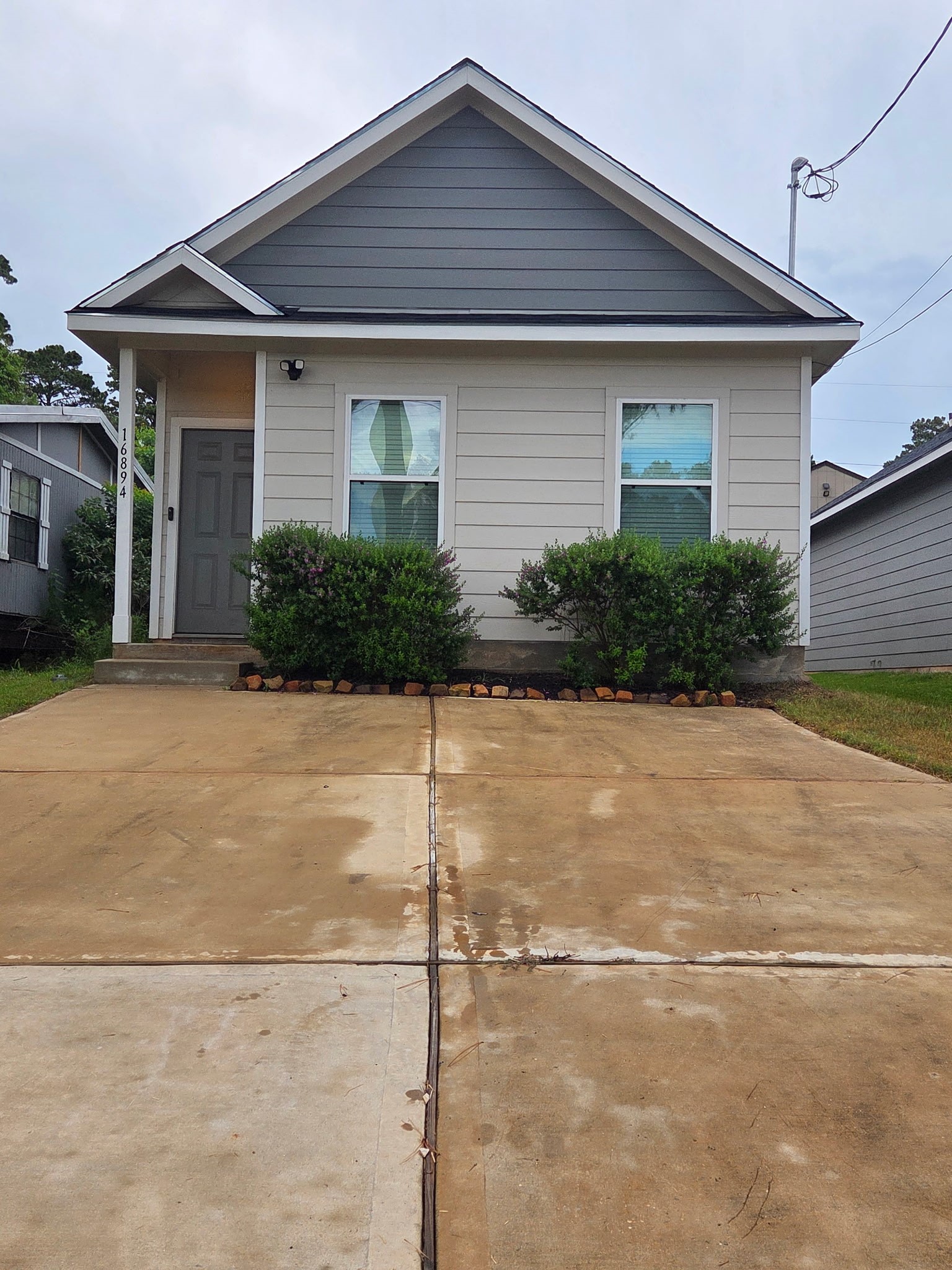 16894 Glenheath Property Photo 1