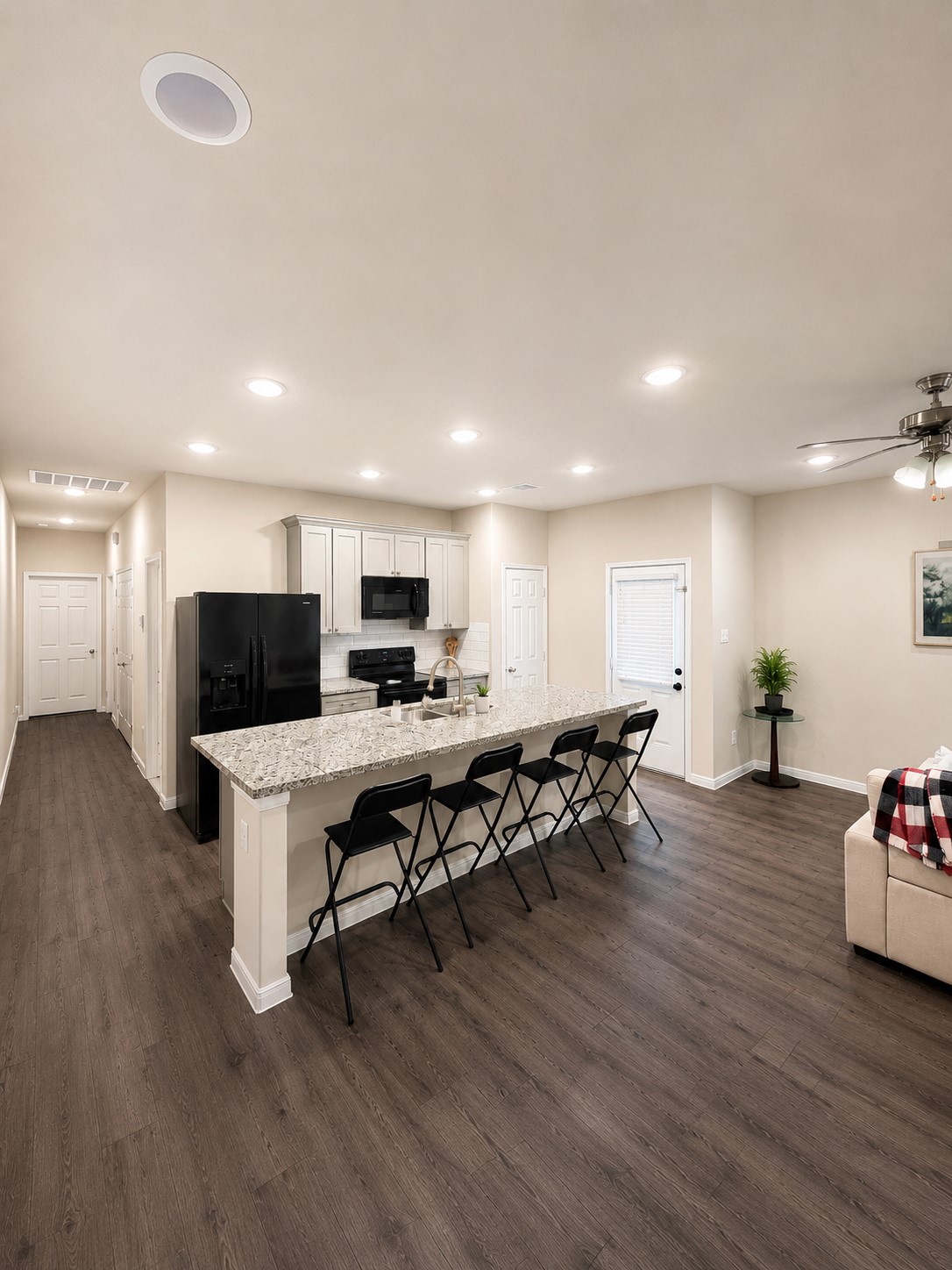 16894 Glenheath Property Photo 3