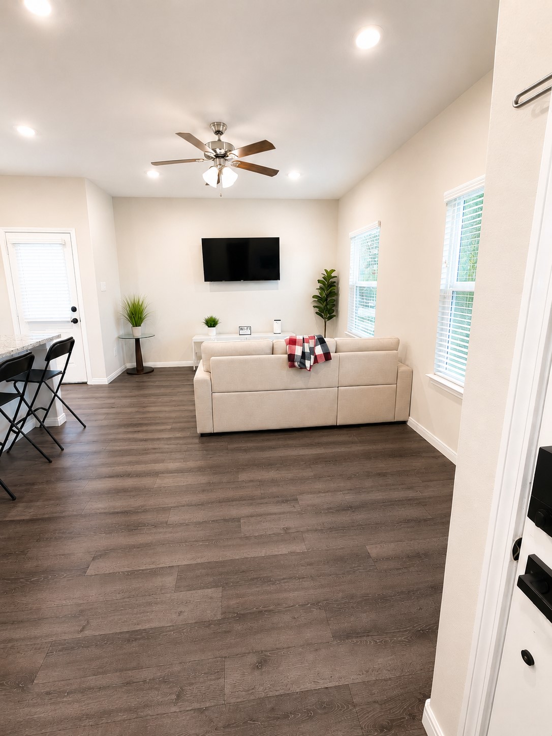 16894 Glenheath Property Photo 4