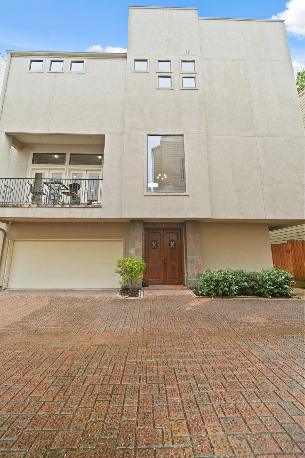 816 Lester Street Property Photo 1
