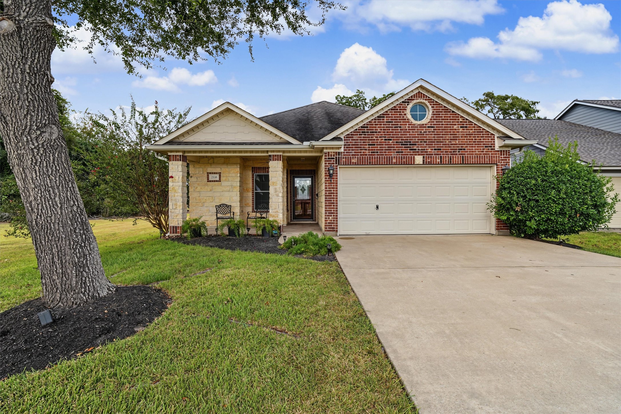 2538 S Park Avenue Property Photo 1