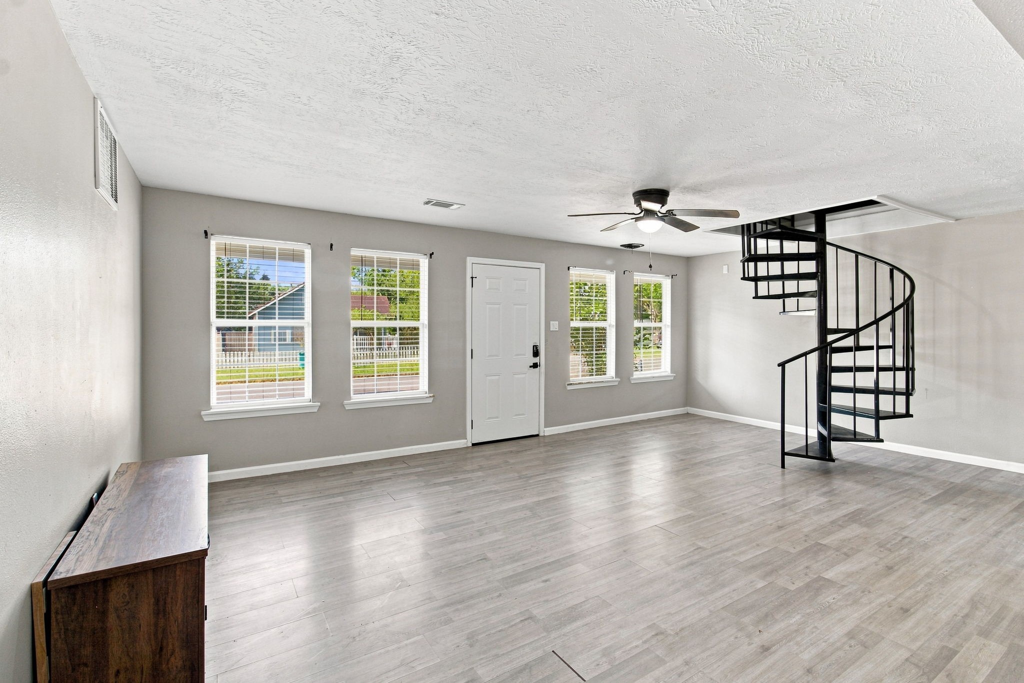 500 Ruth Street Property Photo 4