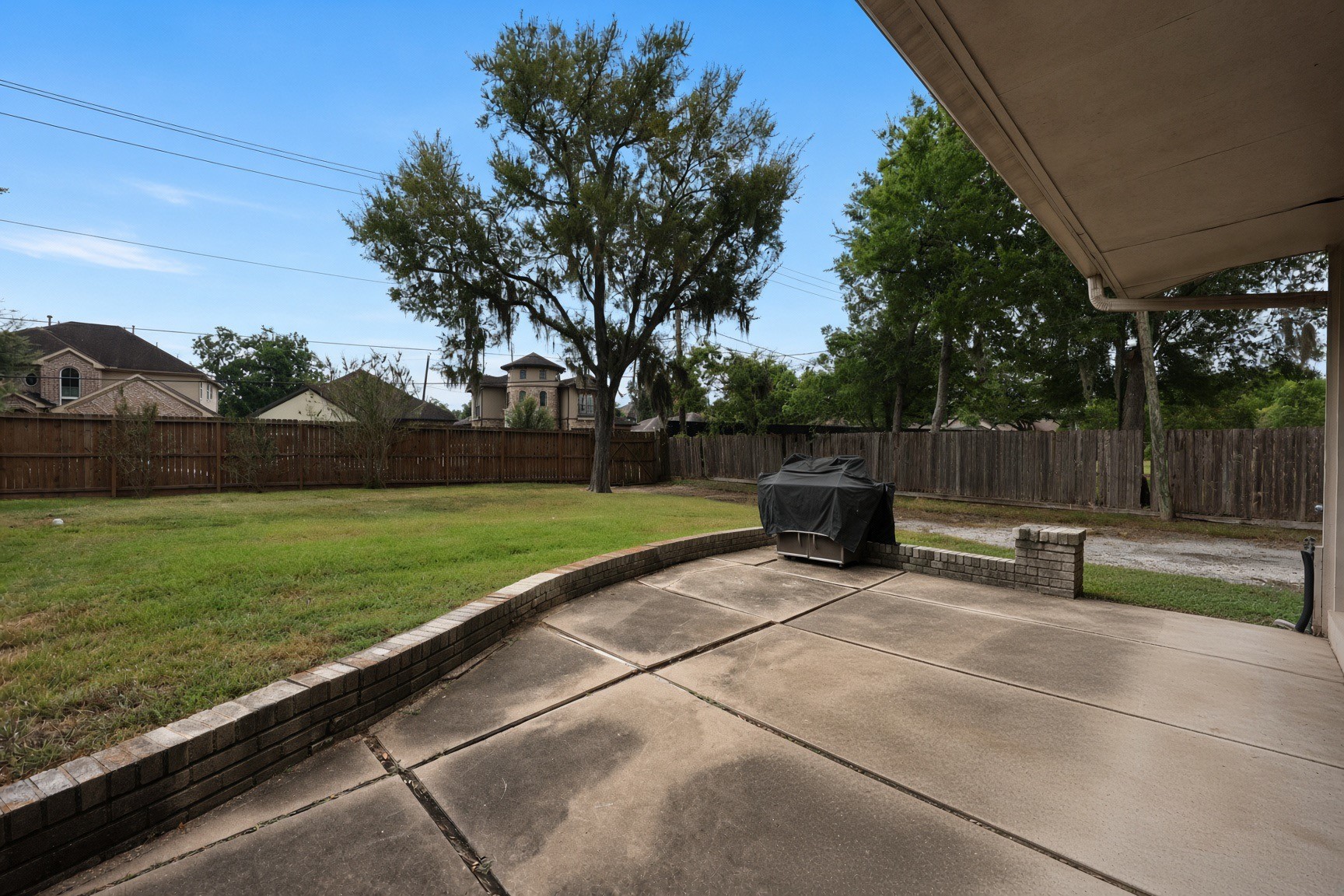 3506 S Parkwood Drive Property Photo 5