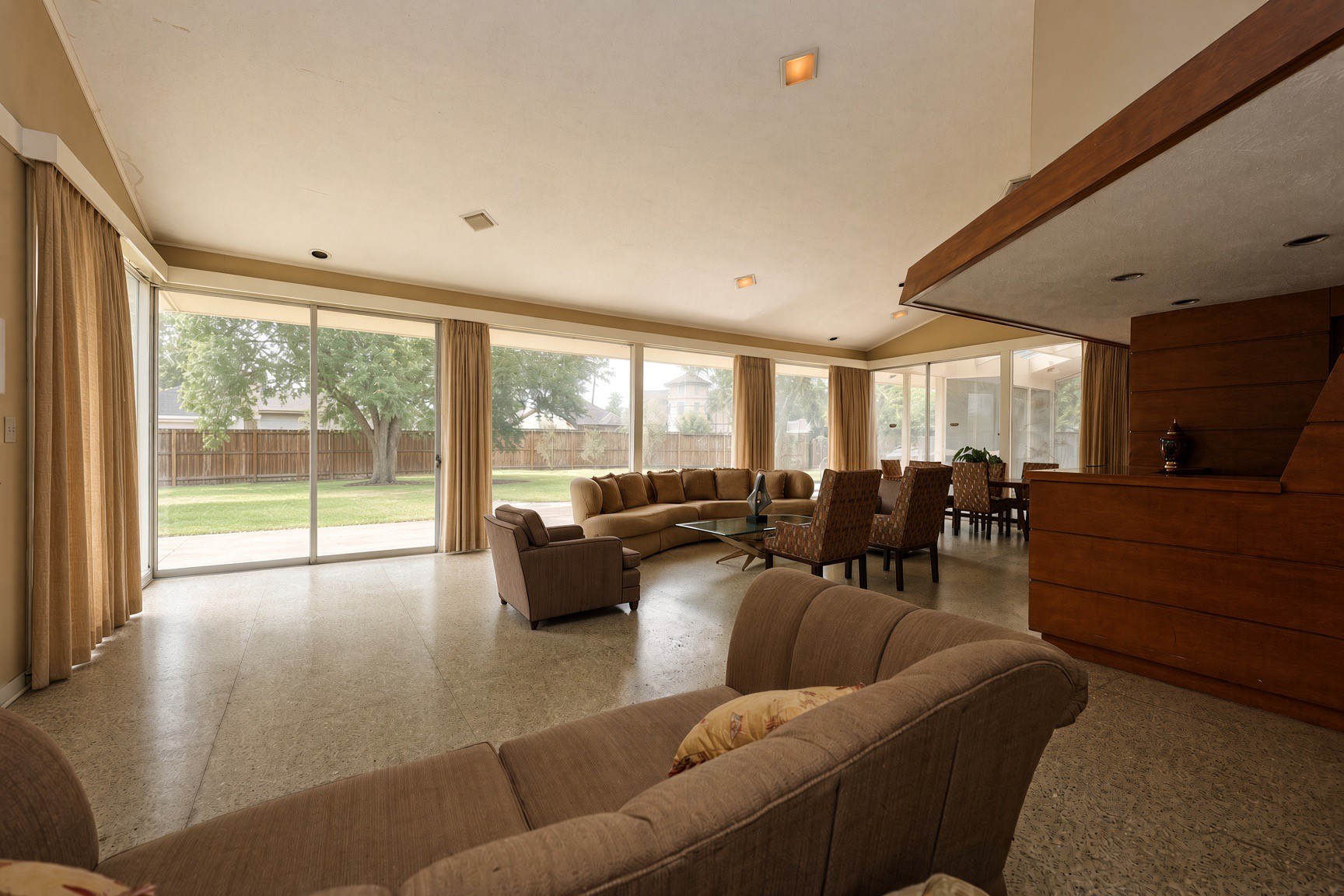 3506 S Parkwood Drive Property Photo 8