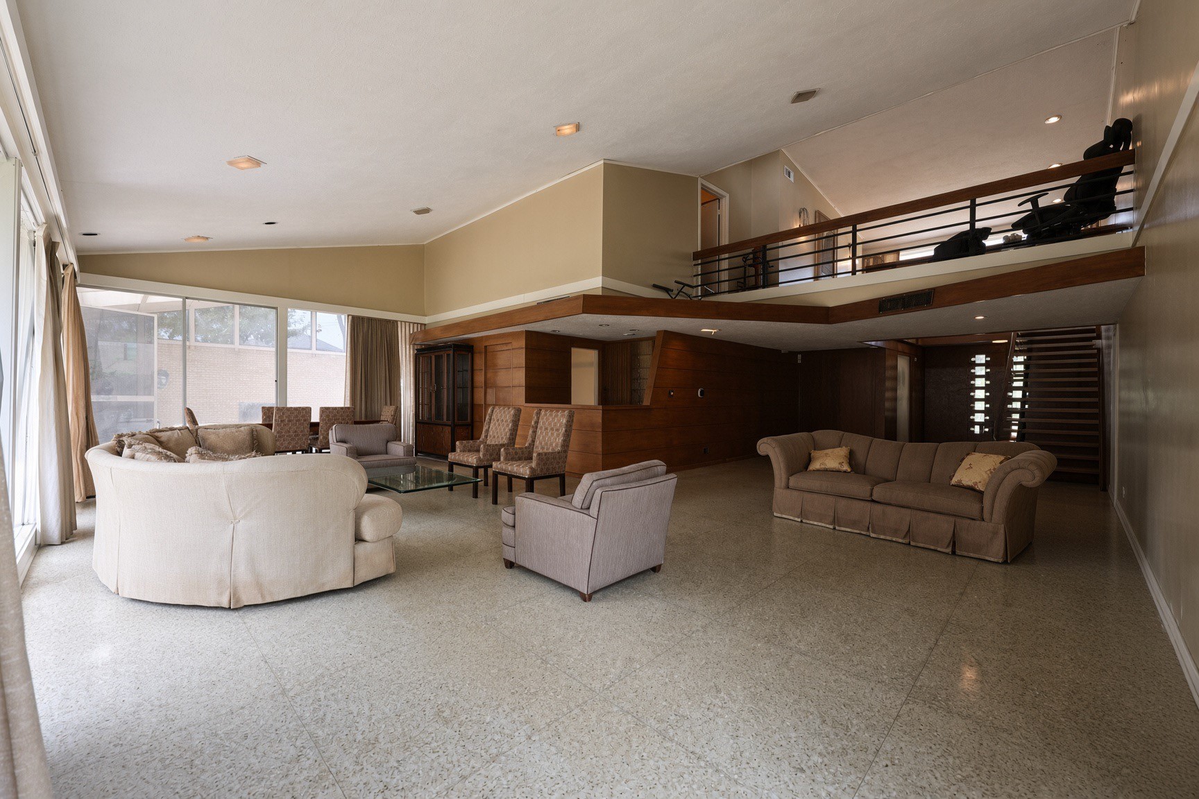 3506 S Parkwood Drive Property Photo 9