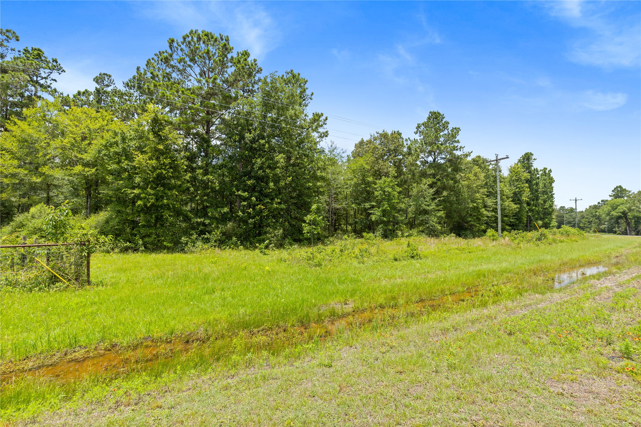 00 Fm 230 Property Photo 6