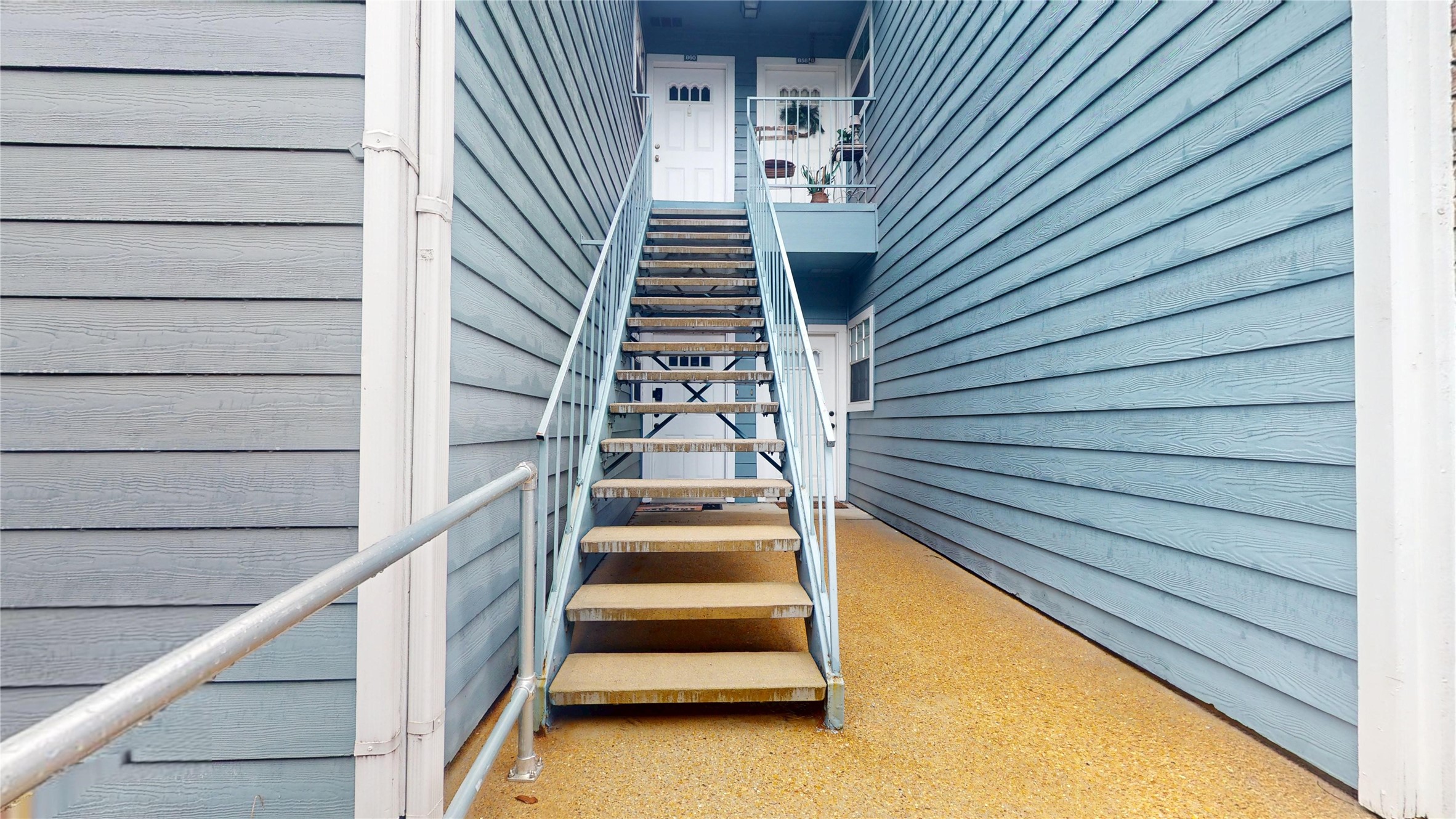 2323 Fairwind Road 860 Property Photo 3