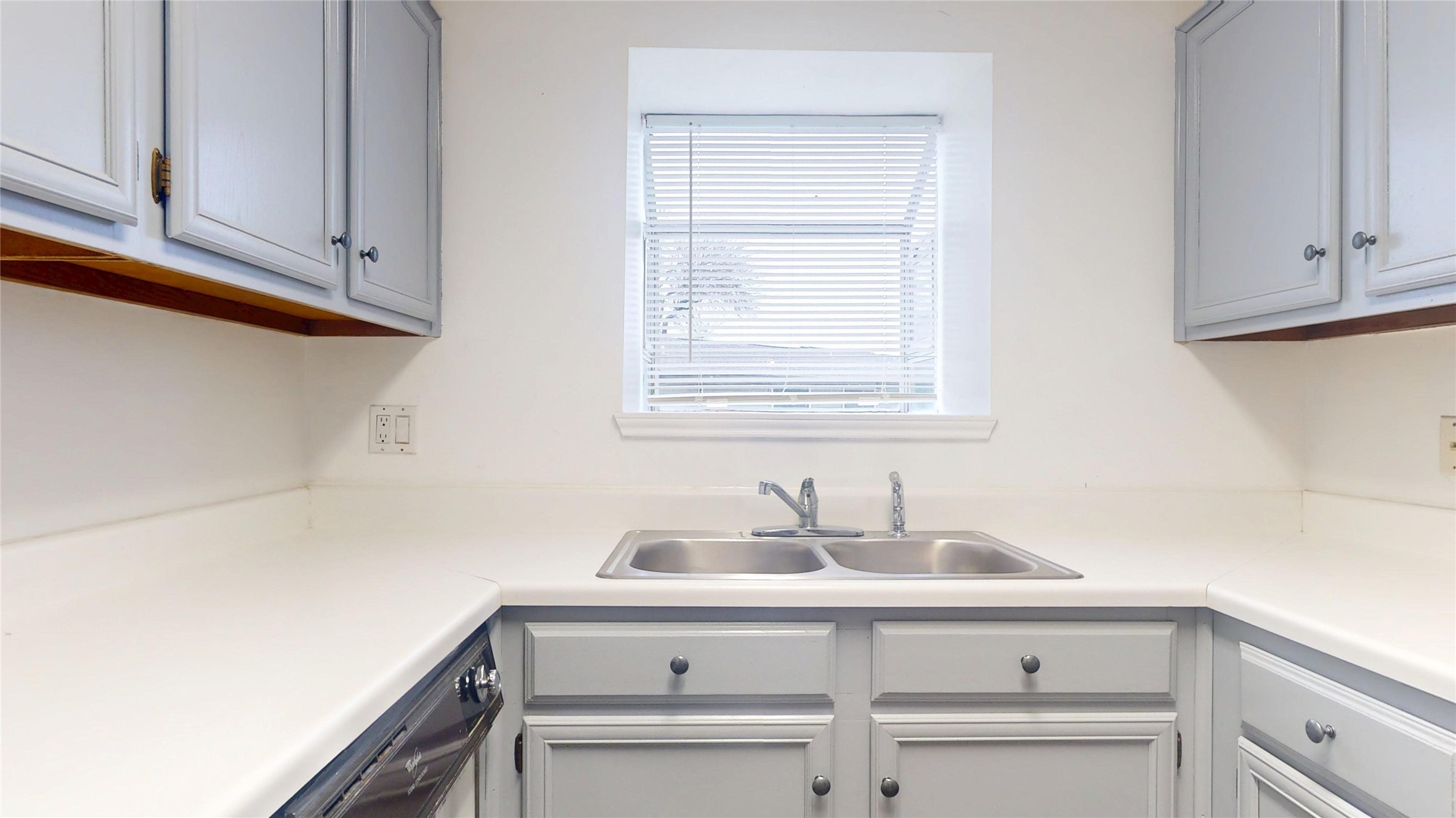 2323 Fairwind Road 860 Property Photo 15