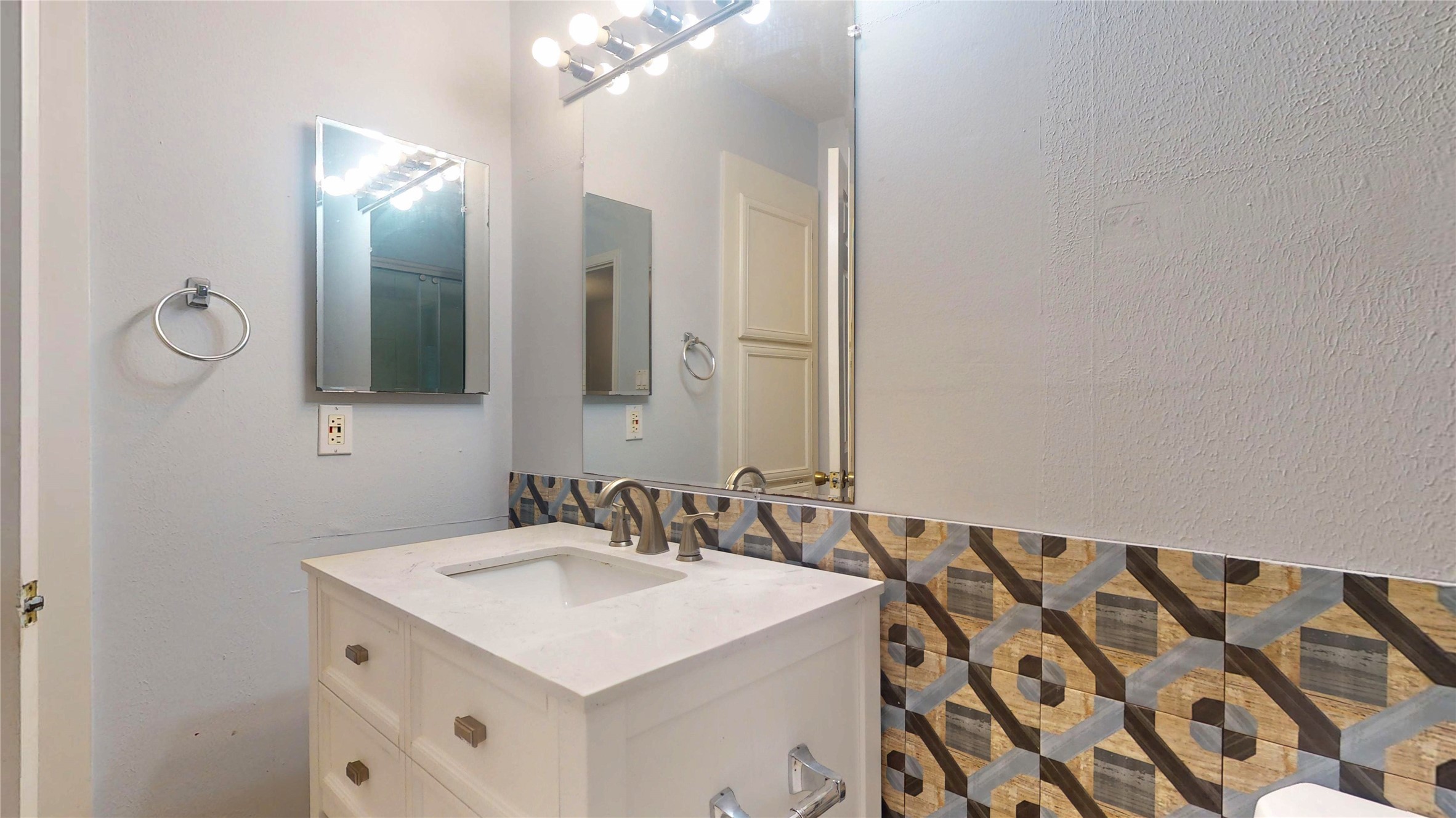 2323 Fairwind Road 860 Property Photo 21