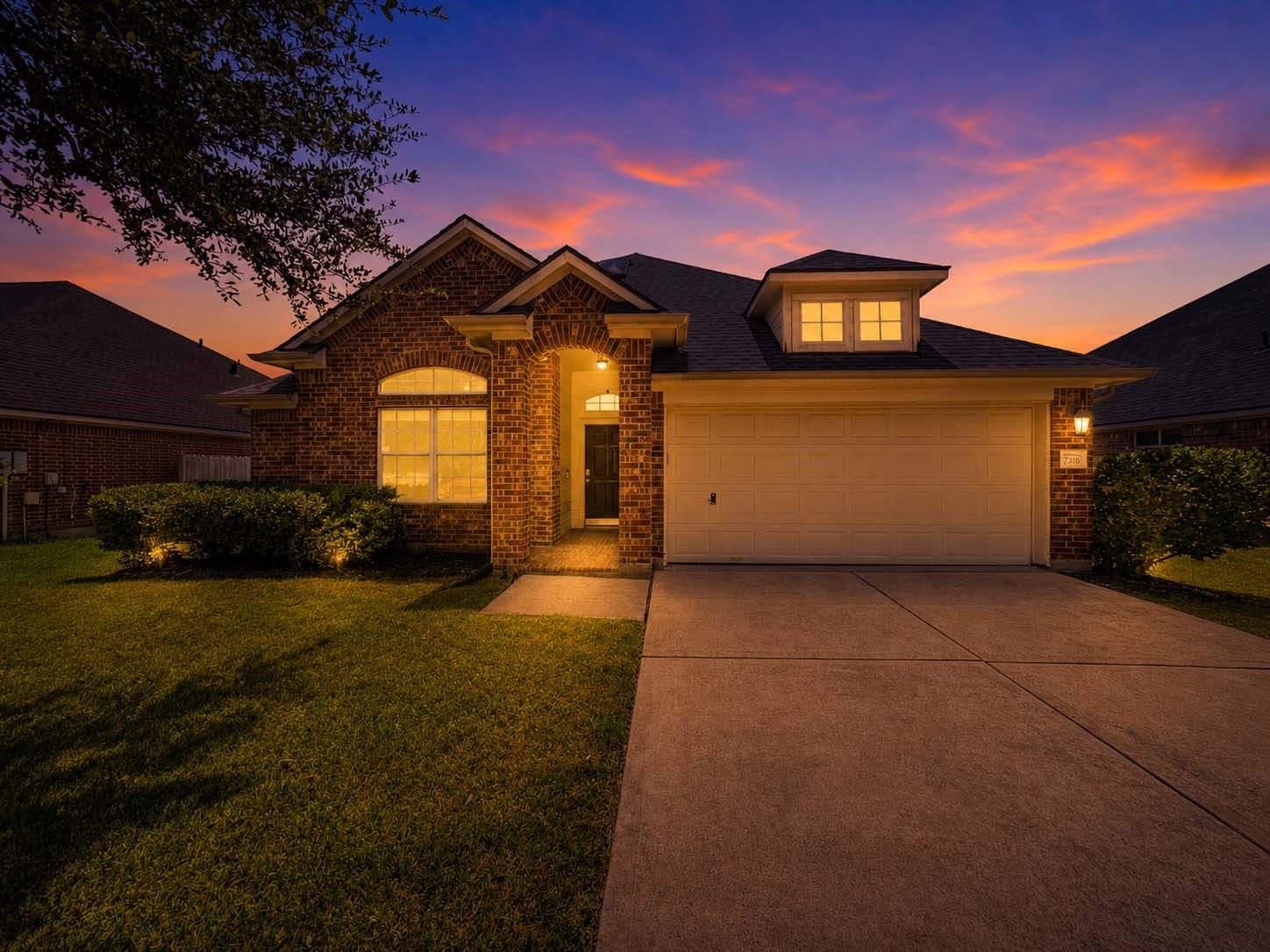 7510 Waterlilly Lane Property Photo 2