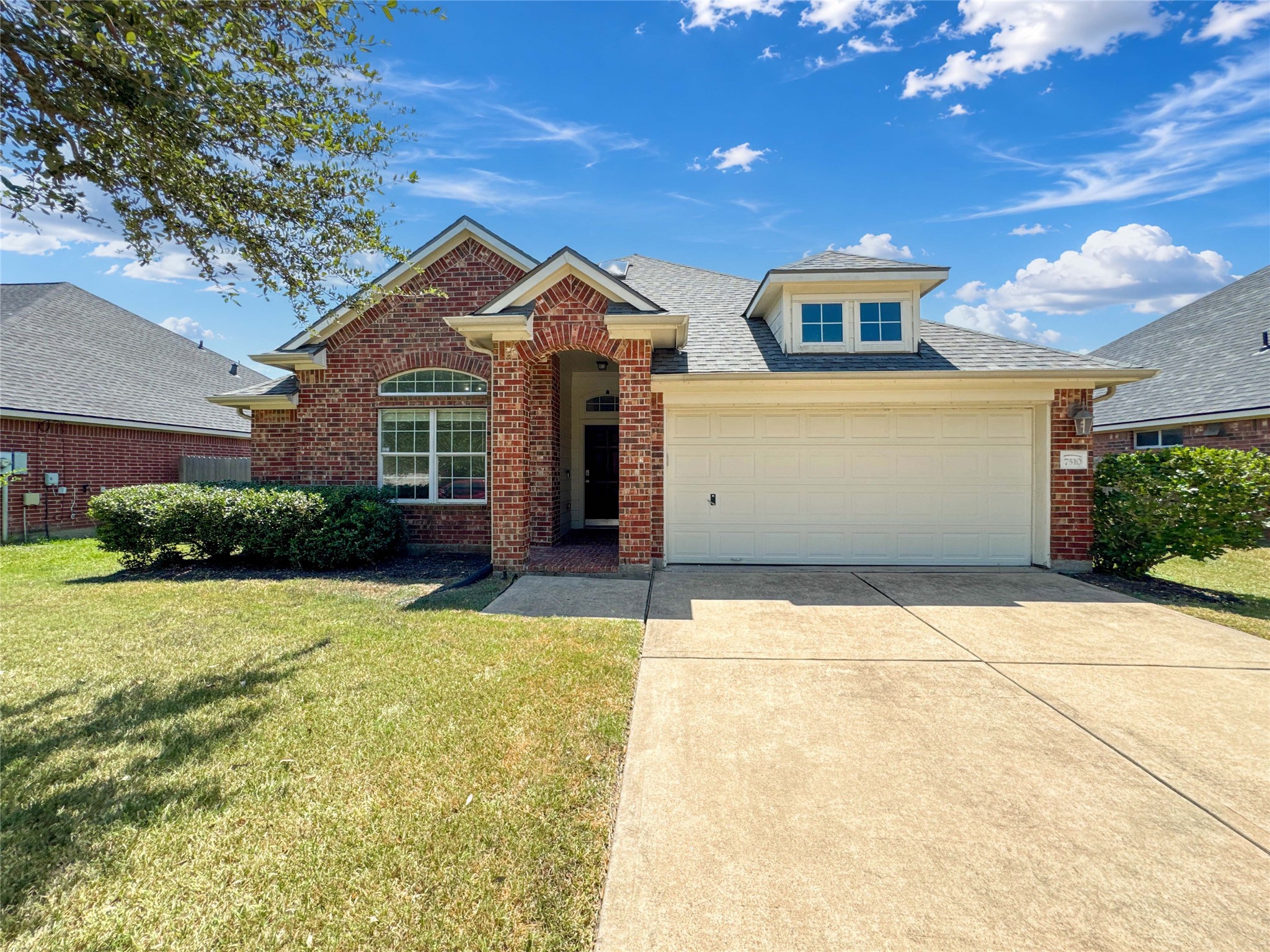 7510 Waterlilly Lane Property Photo 4