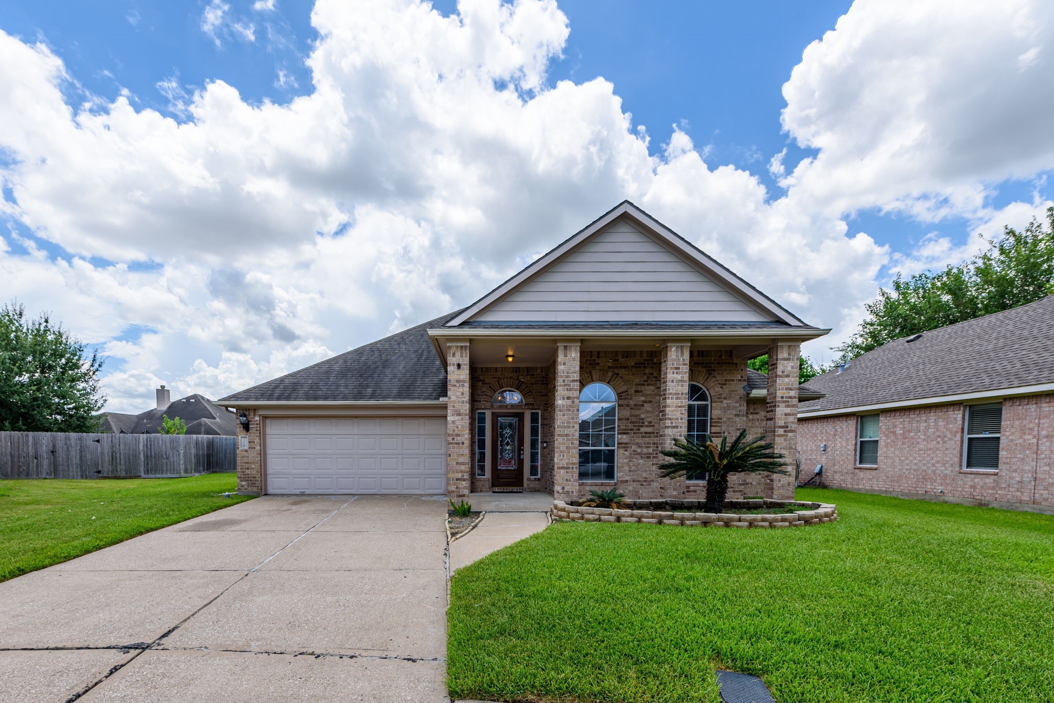 21011 Narrow Gate Drive Property Photo 2