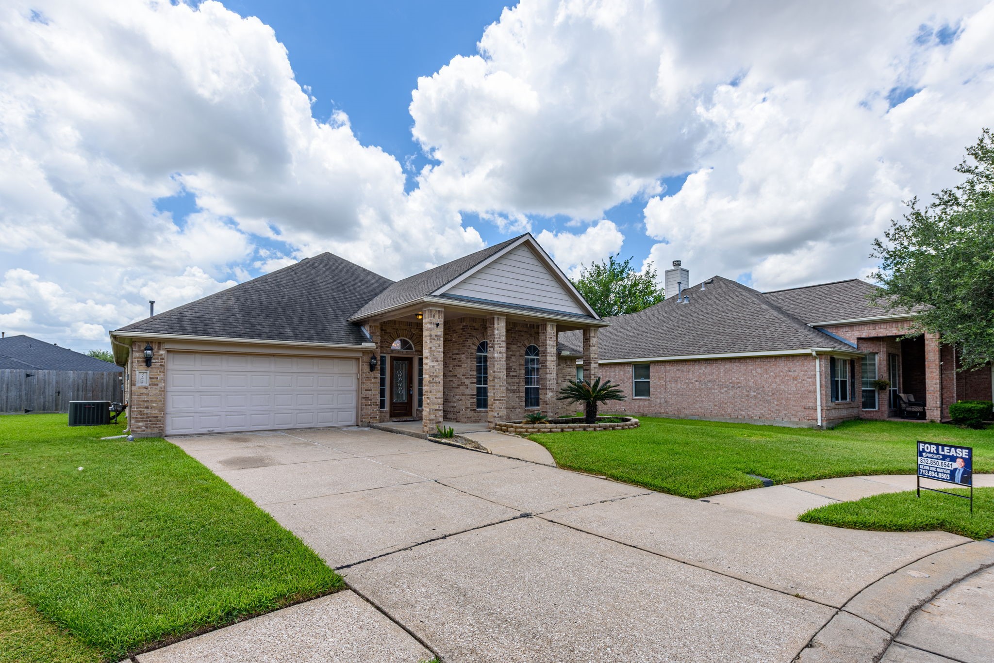 21011 Narrow Gate Drive Property Photo 3