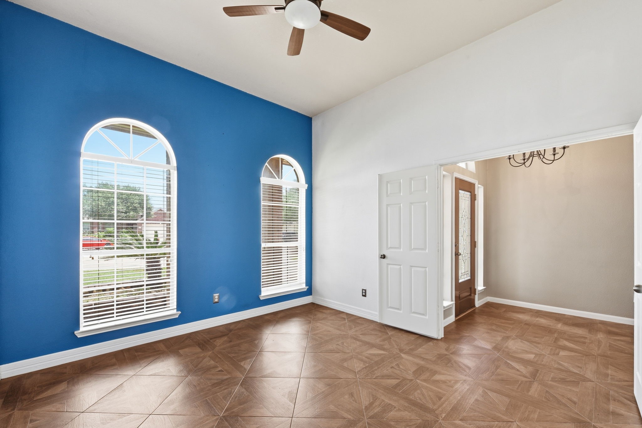 21011 Narrow Gate Drive Property Photo 7
