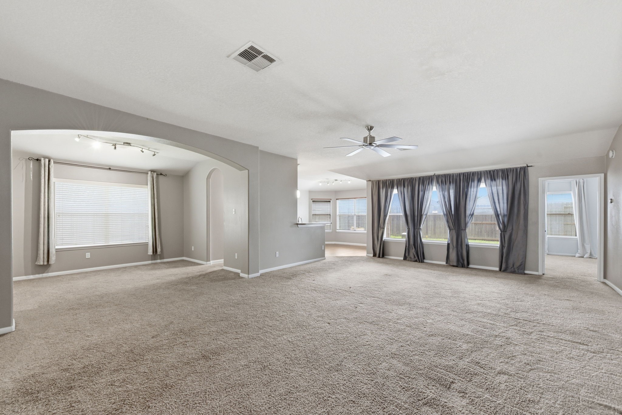 21011 Narrow Gate Drive Property Photo 8