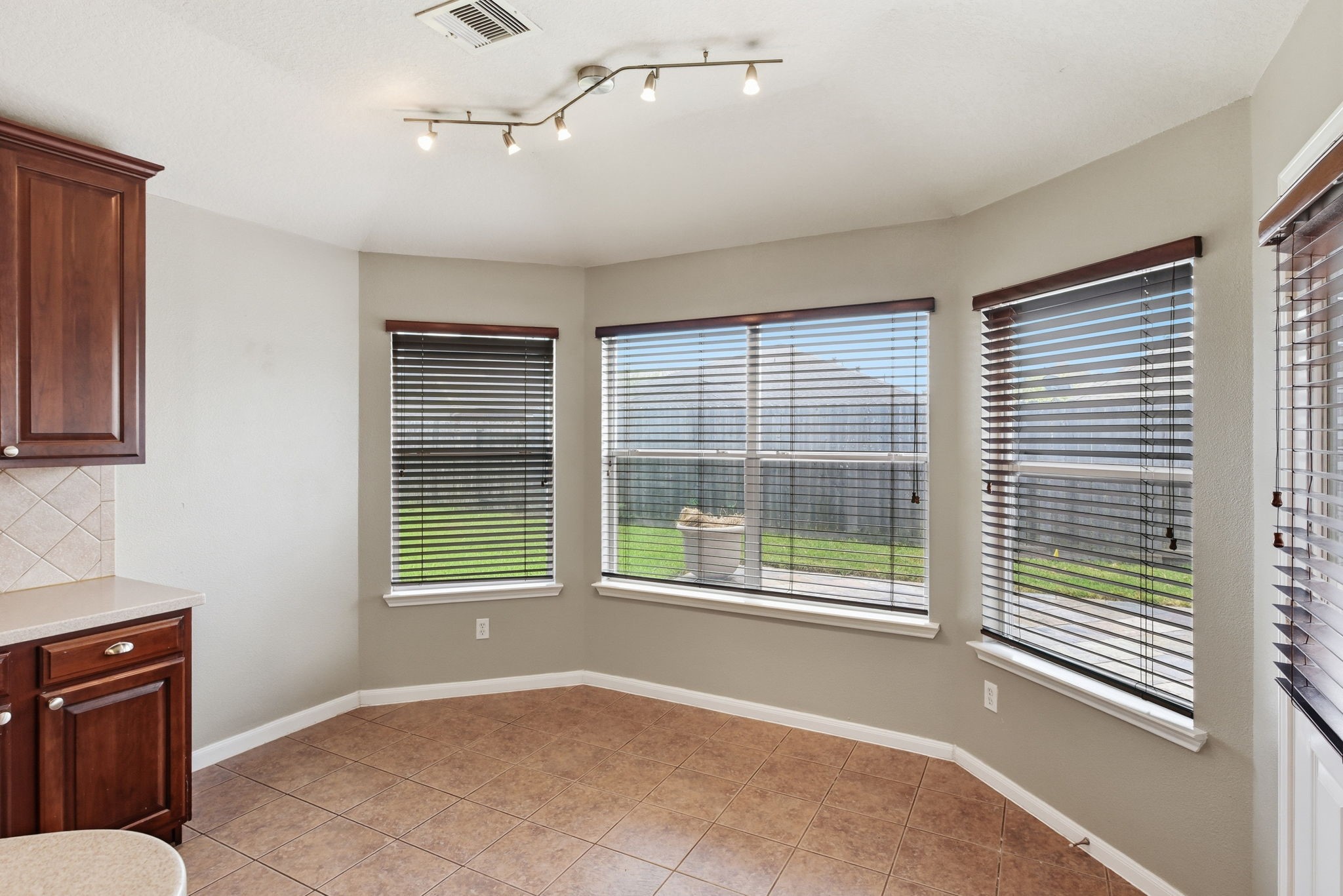 21011 Narrow Gate Drive Property Photo 13