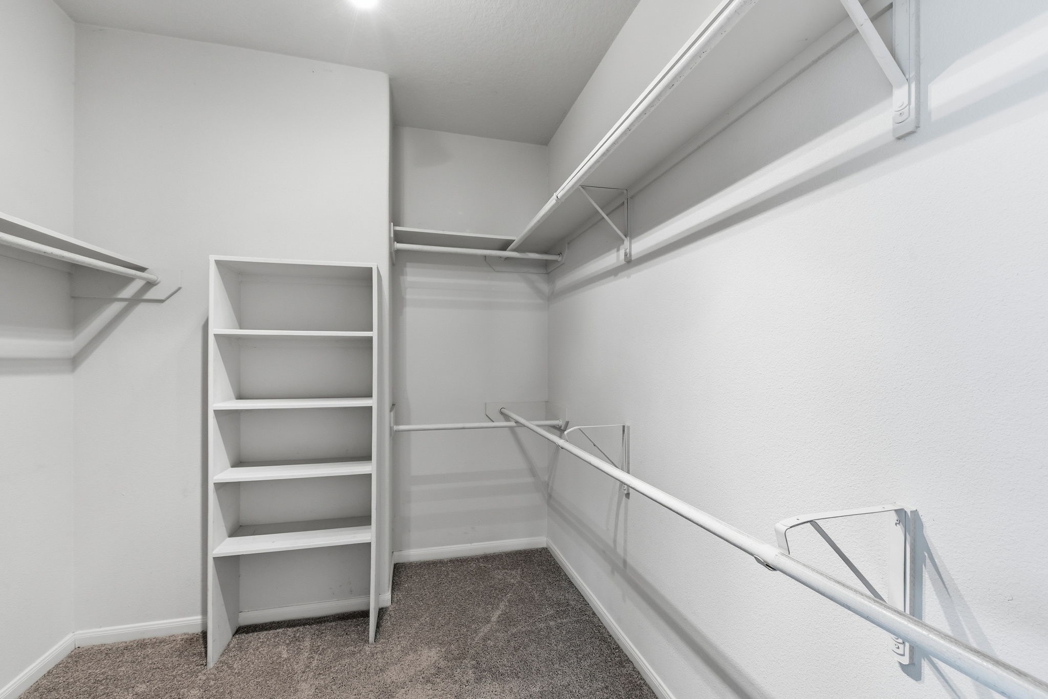 21011 Narrow Gate Drive Property Photo 14