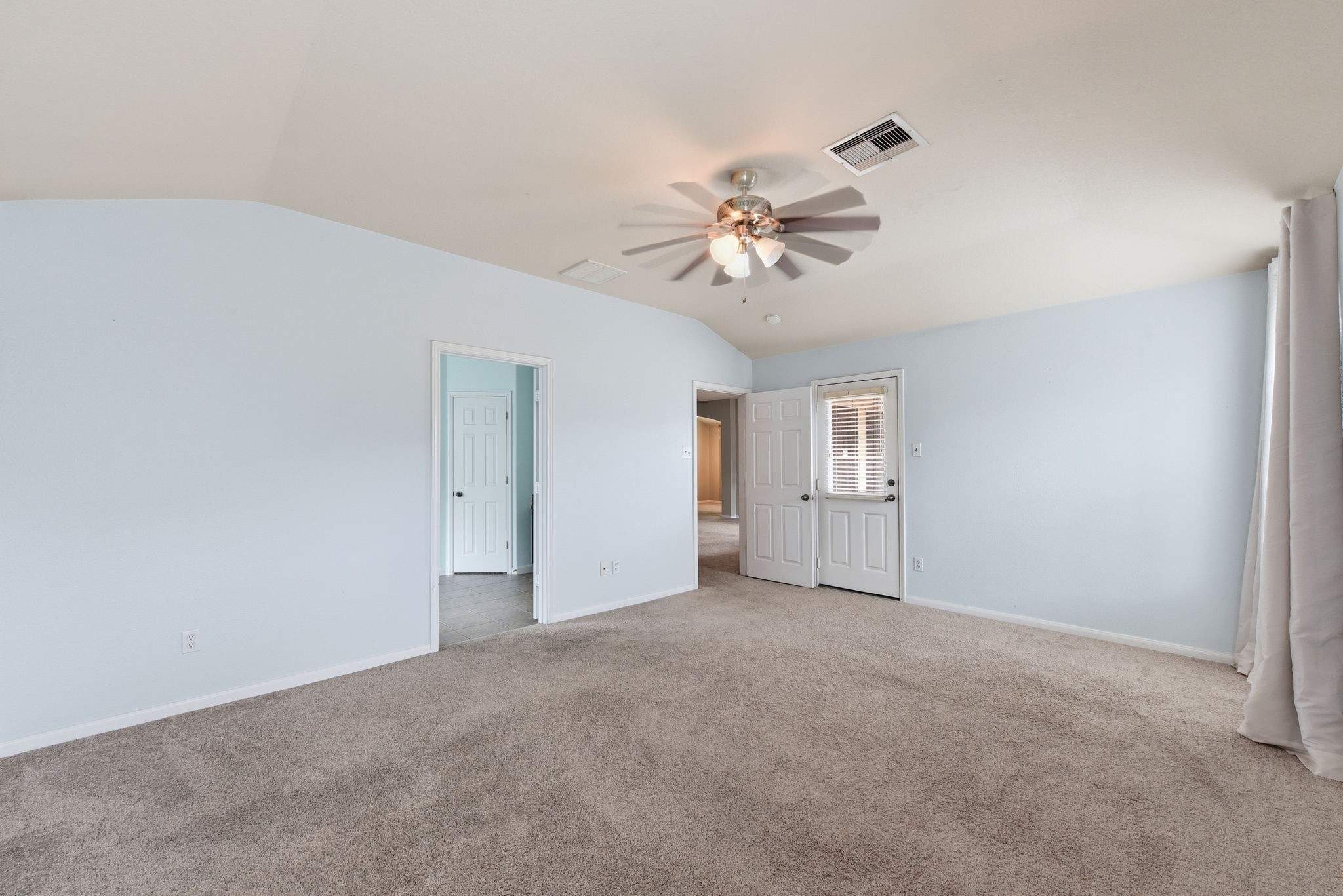 21011 Narrow Gate Drive Property Photo 16