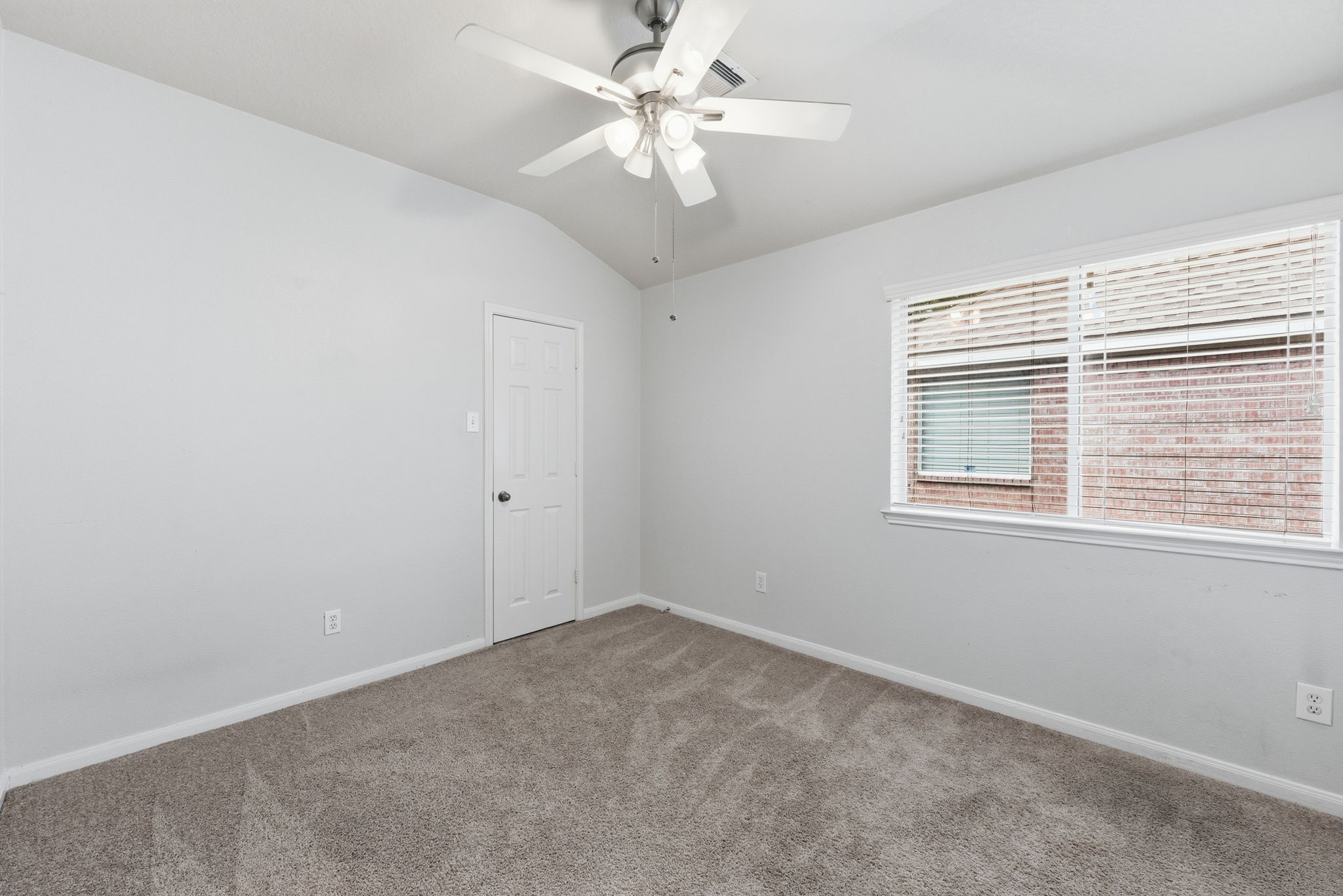 21011 Narrow Gate Drive Property Photo 18