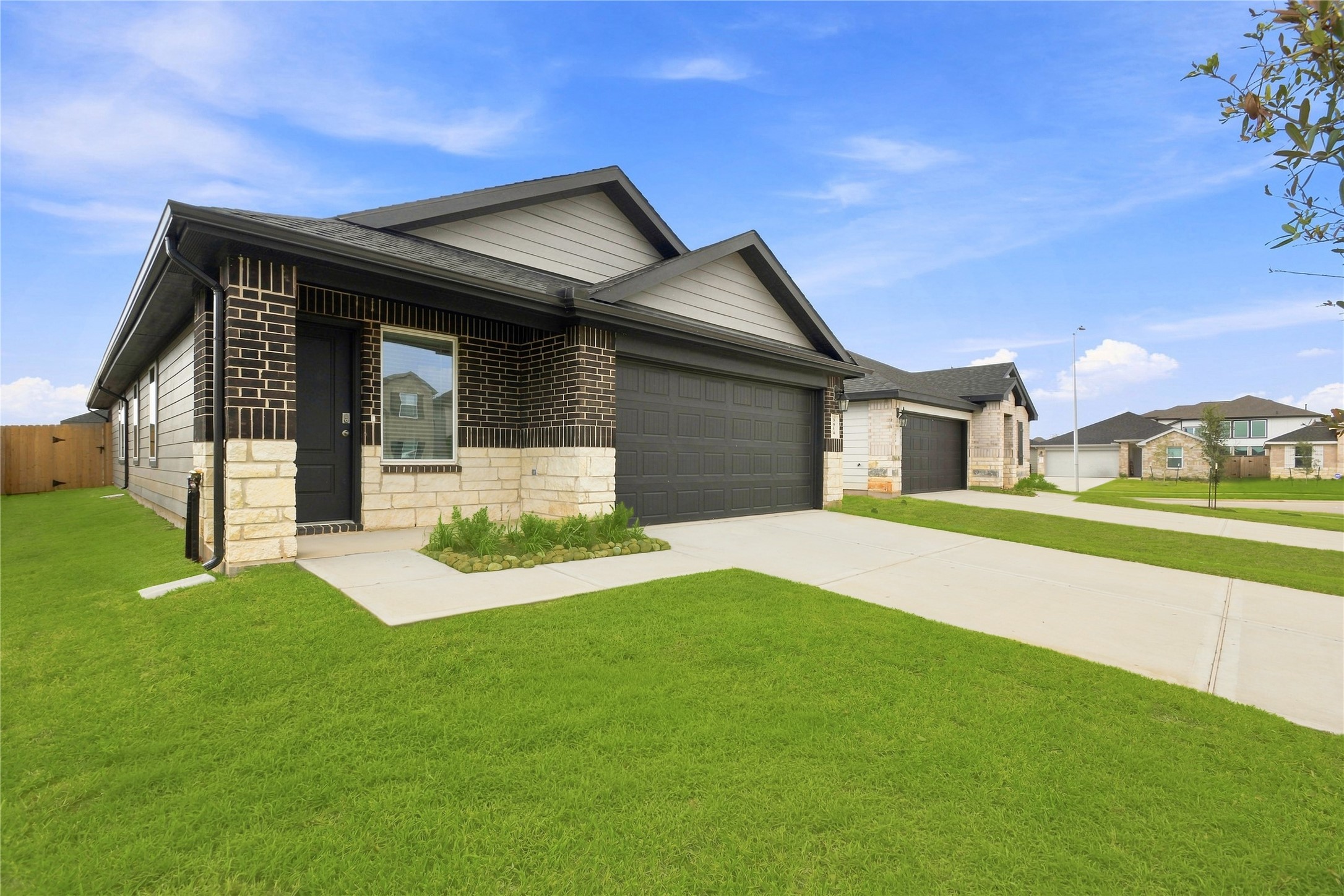 3014 Liams Tower Ln Property Photo 2