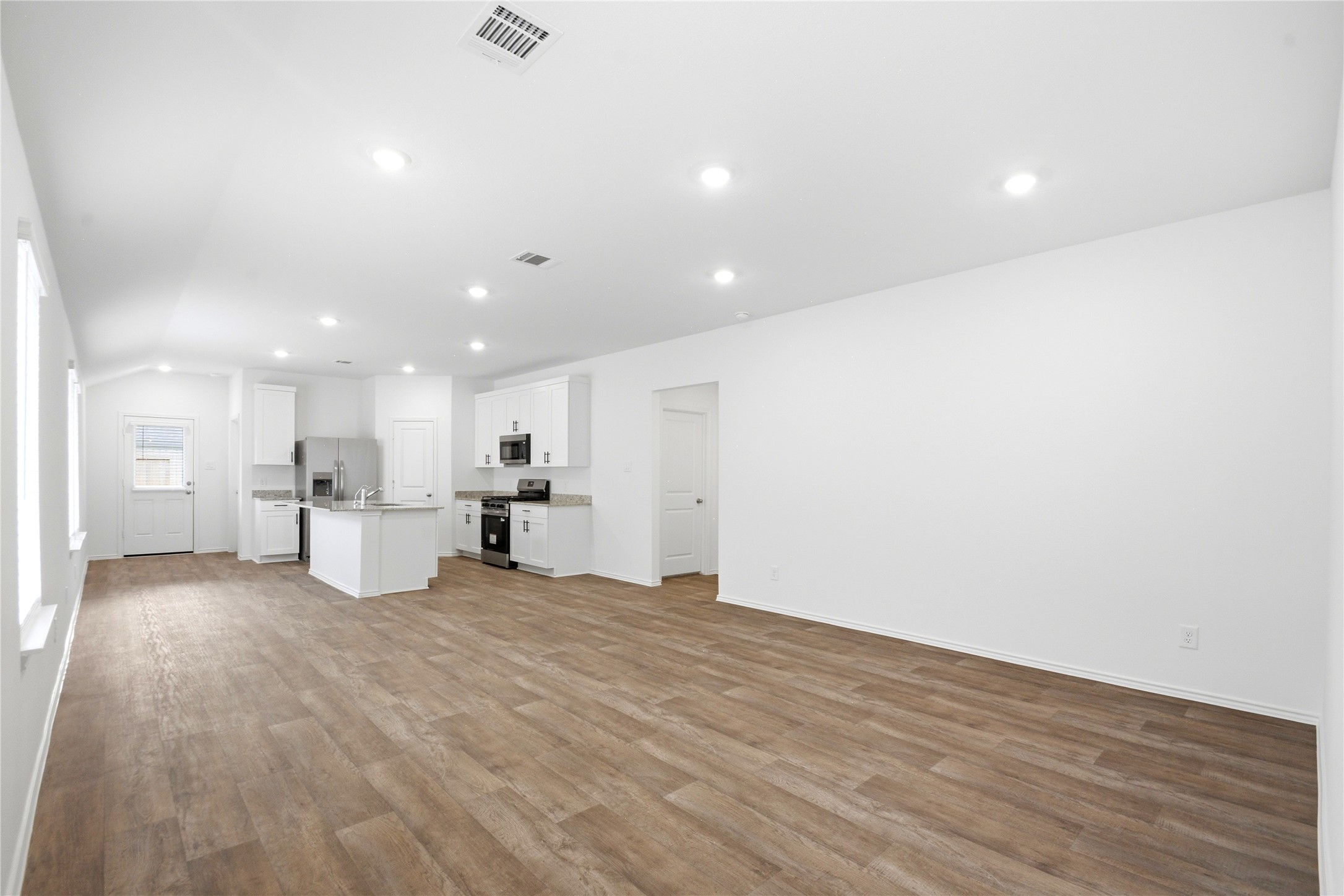 3014 Liams Tower Ln Property Photo 3