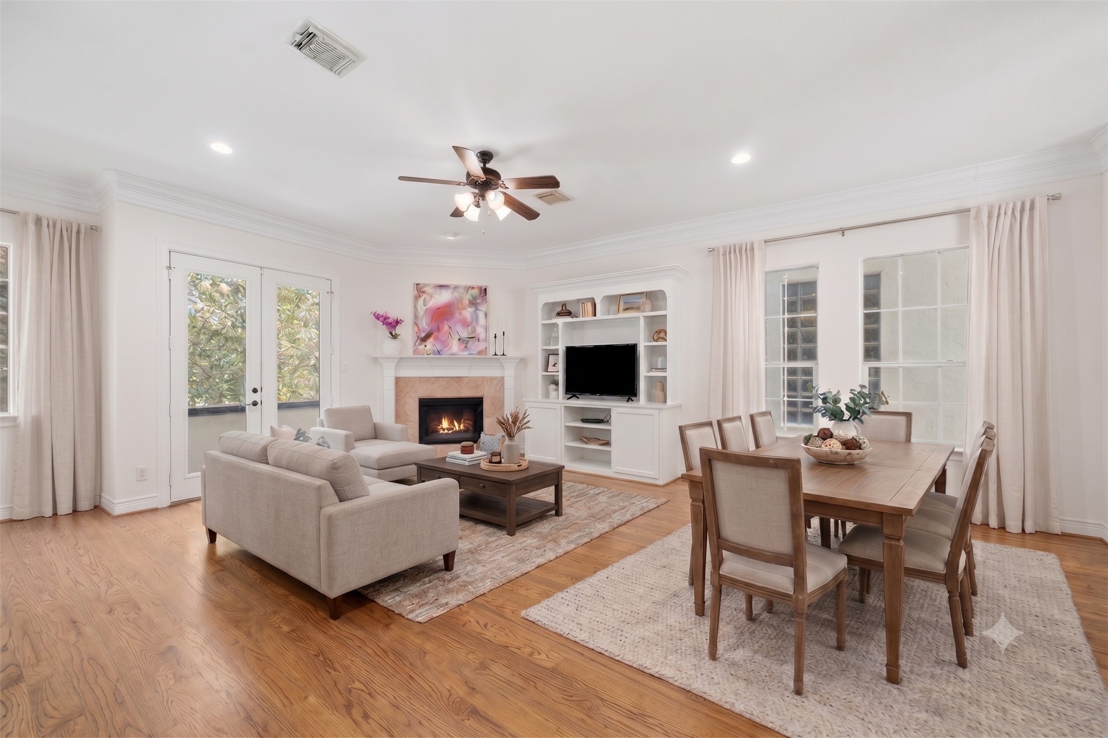 1525 Rosewood Street Property Photo 1