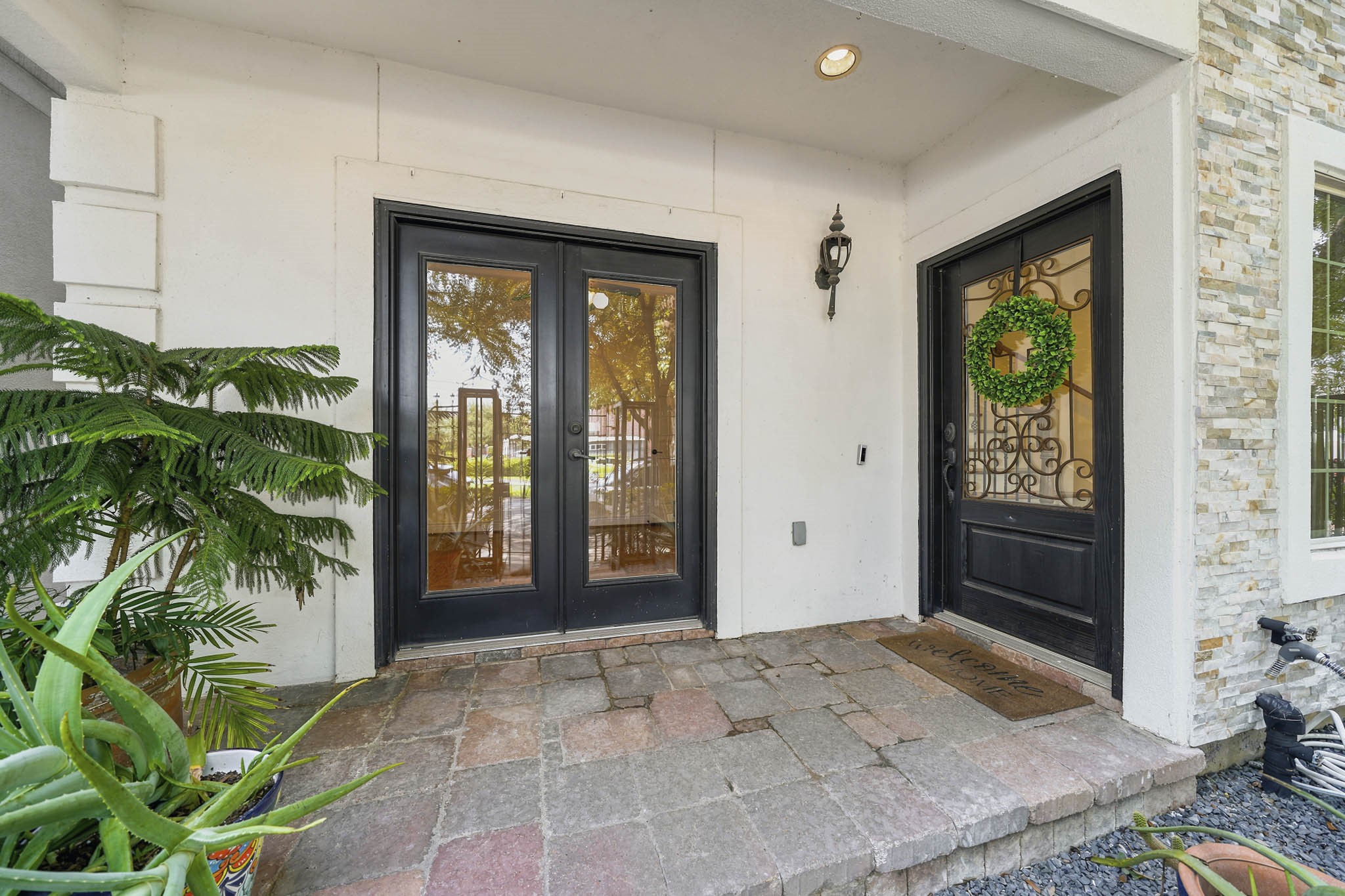 1525 Rosewood Street Property Photo 4