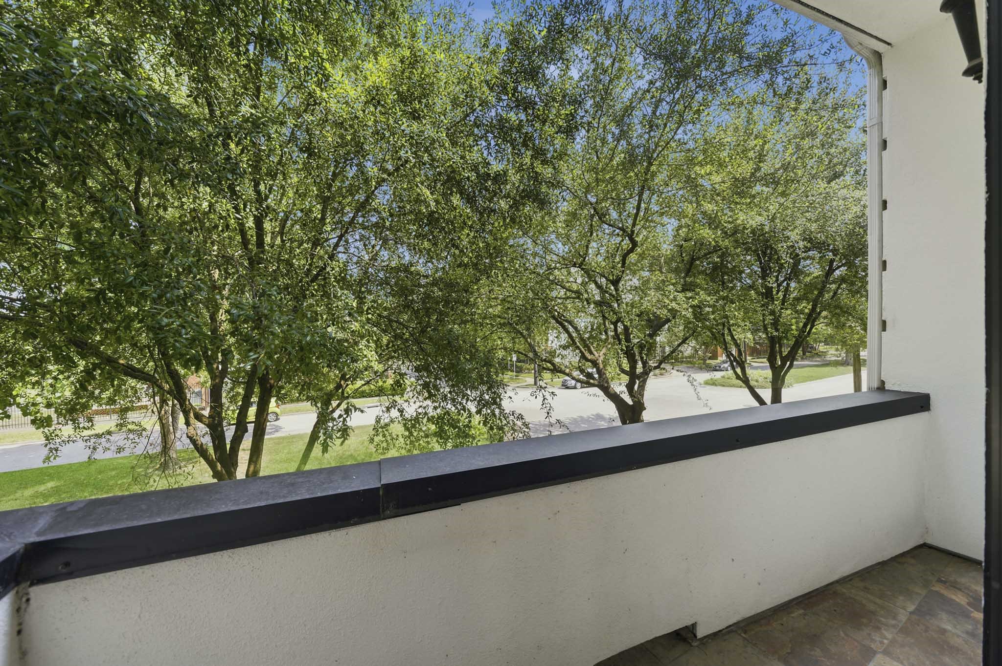 1525 Rosewood Street Property Photo 8