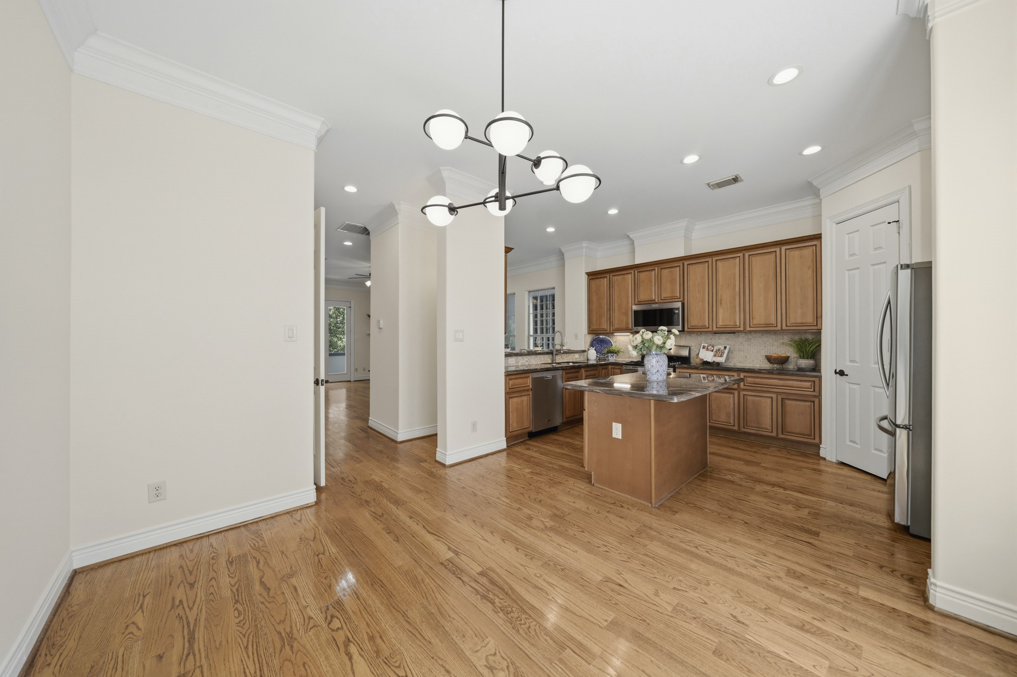 1525 Rosewood Street Property Photo 14