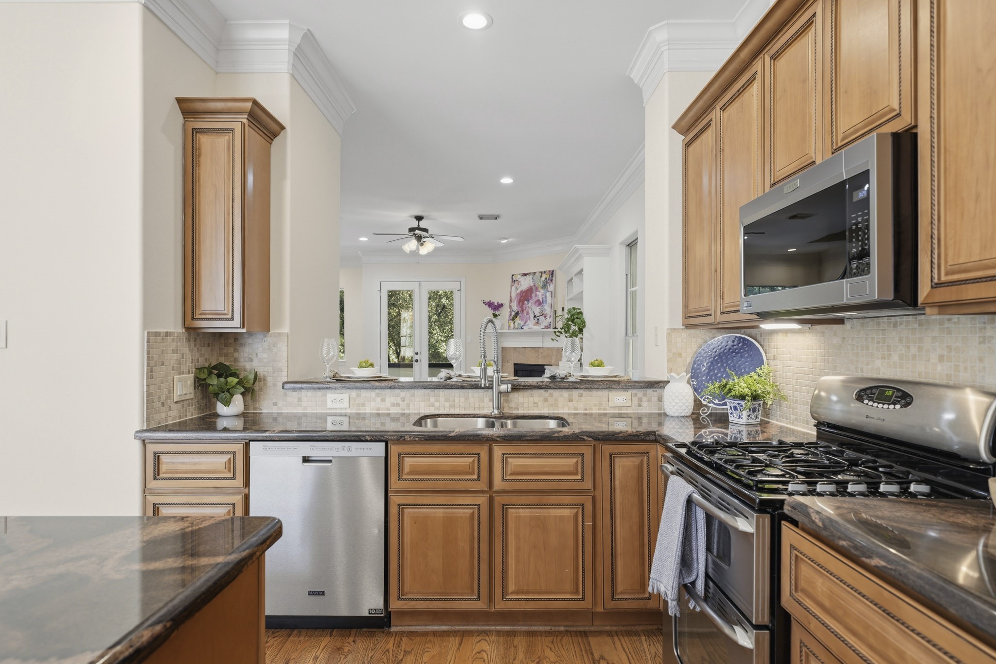 1525 Rosewood Street Property Photo 17