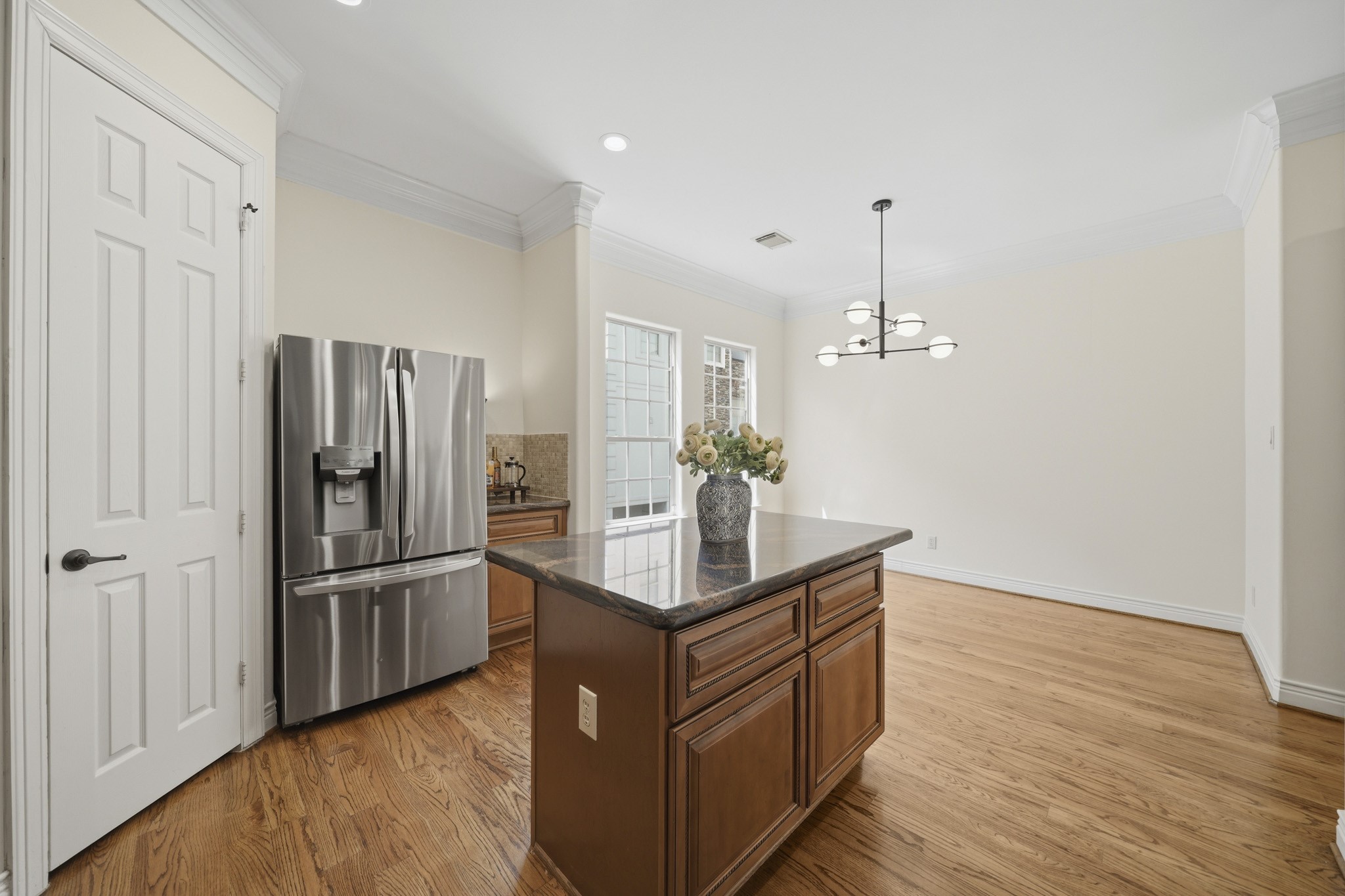 1525 Rosewood Street Property Photo 18