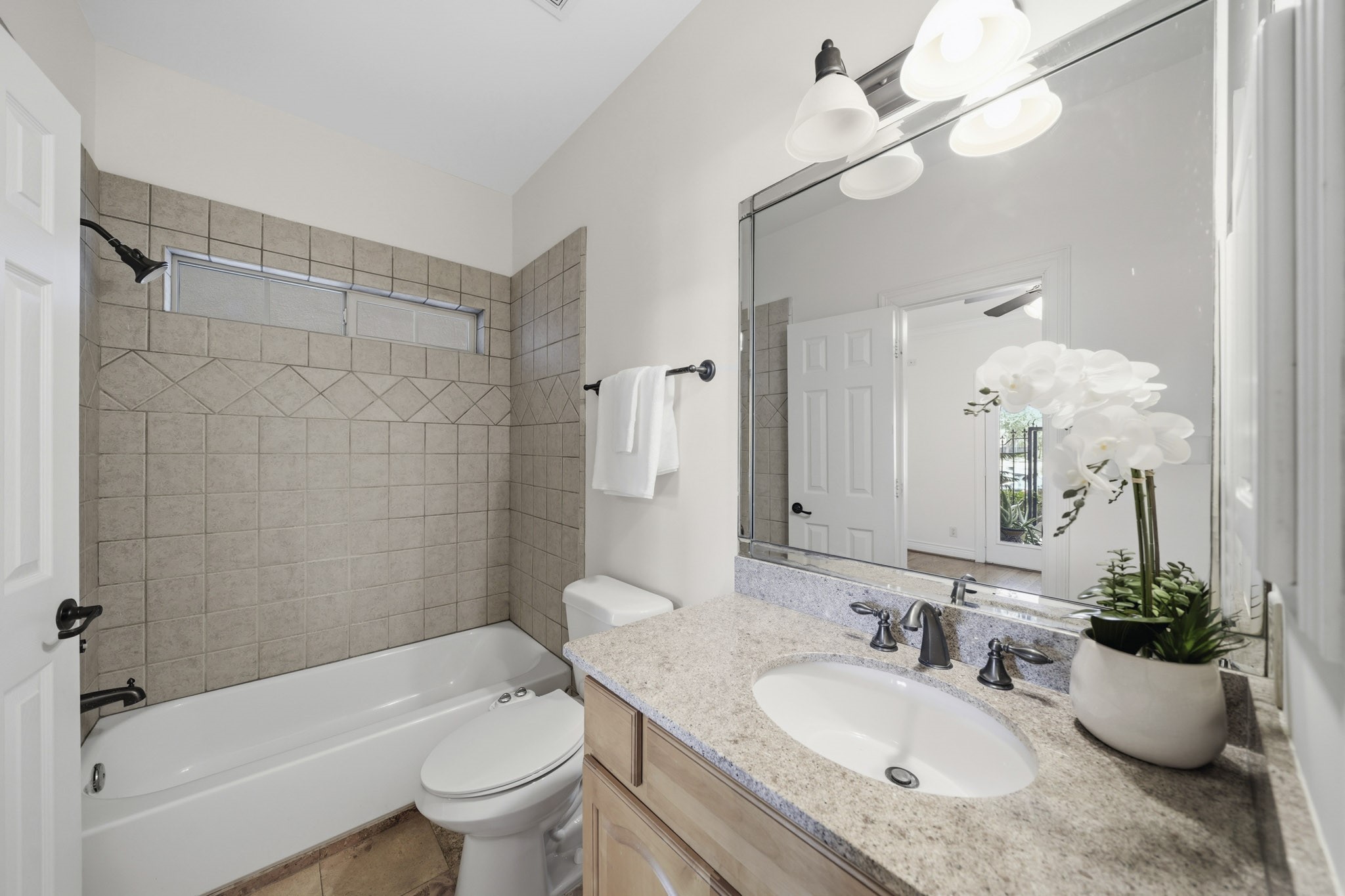 1525 Rosewood Street Property Photo 34